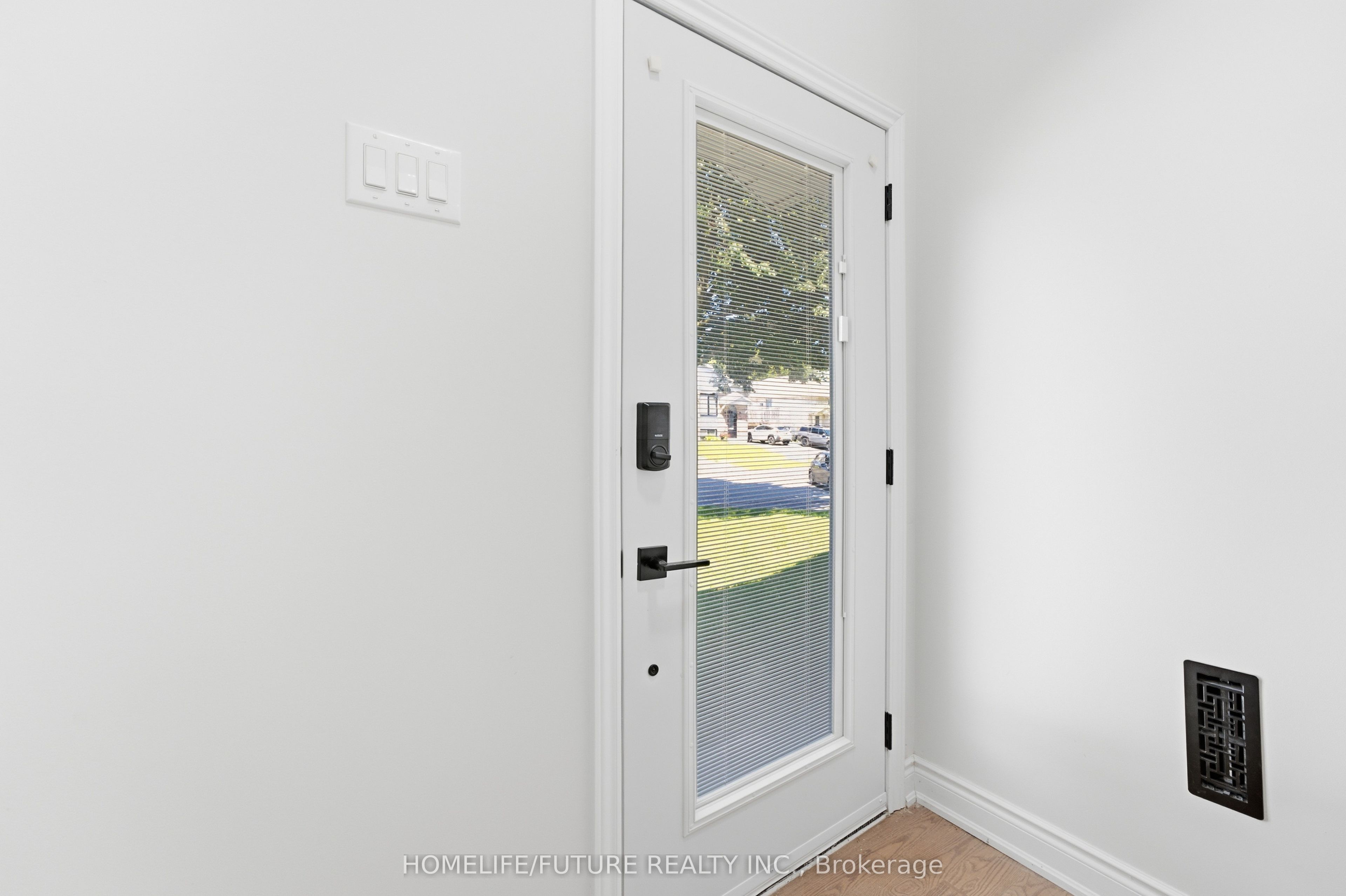 1 Lockhart Gate, Clarington, ON L1C 4K9 photo 3