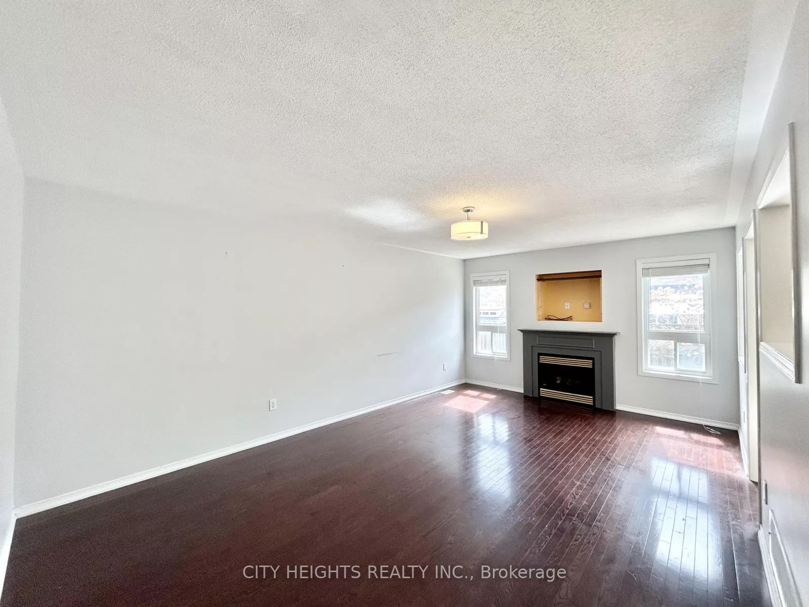 19 Sivyer Crescent, Ajax, ON L1Z 2A6