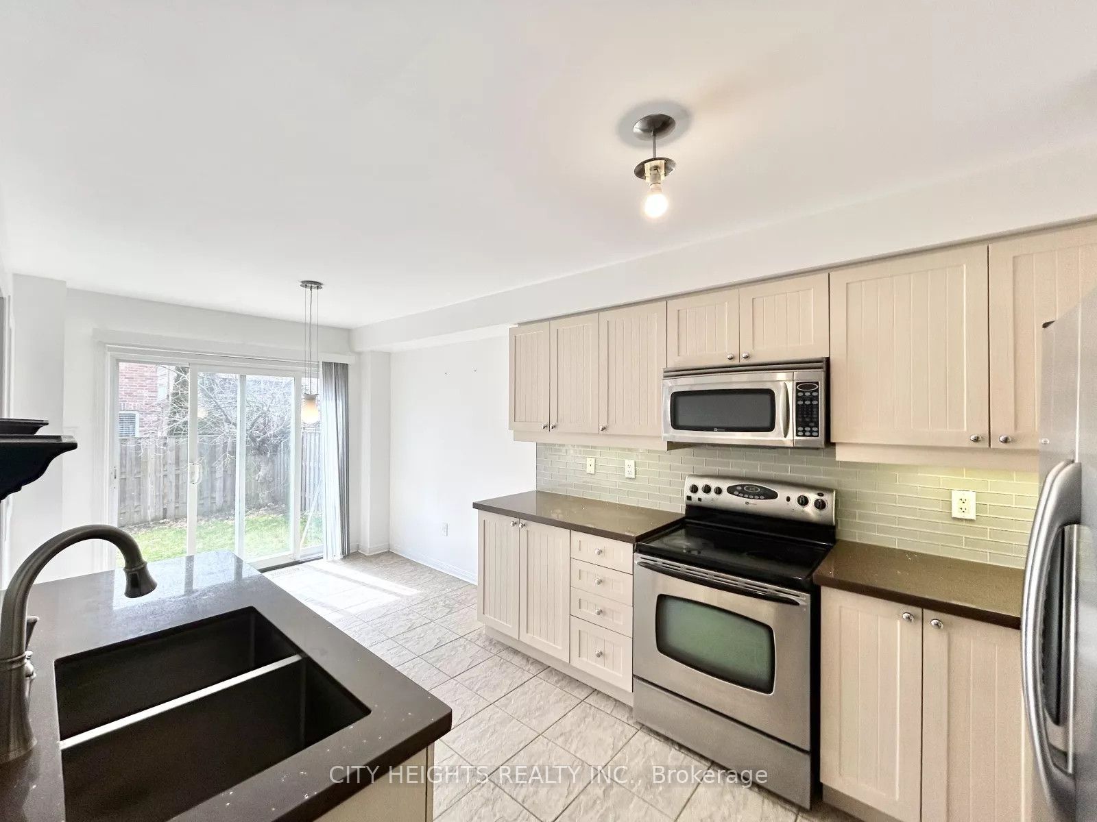 19 Sivyer Crescent, Ajax, ON L1Z 2A6 photo 5