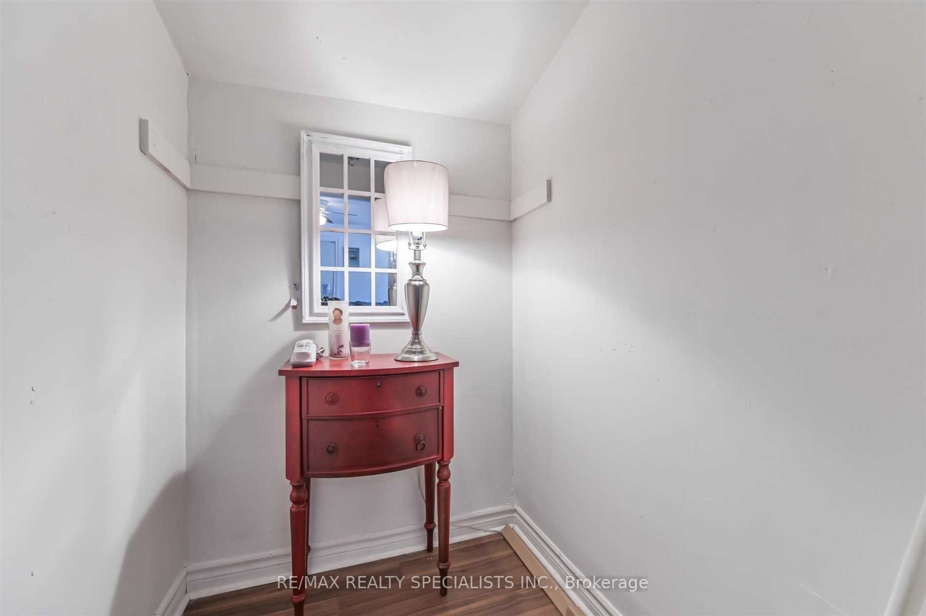 1659 Gerrard Street E, Toronto, ON M4L 2A9 photo 4