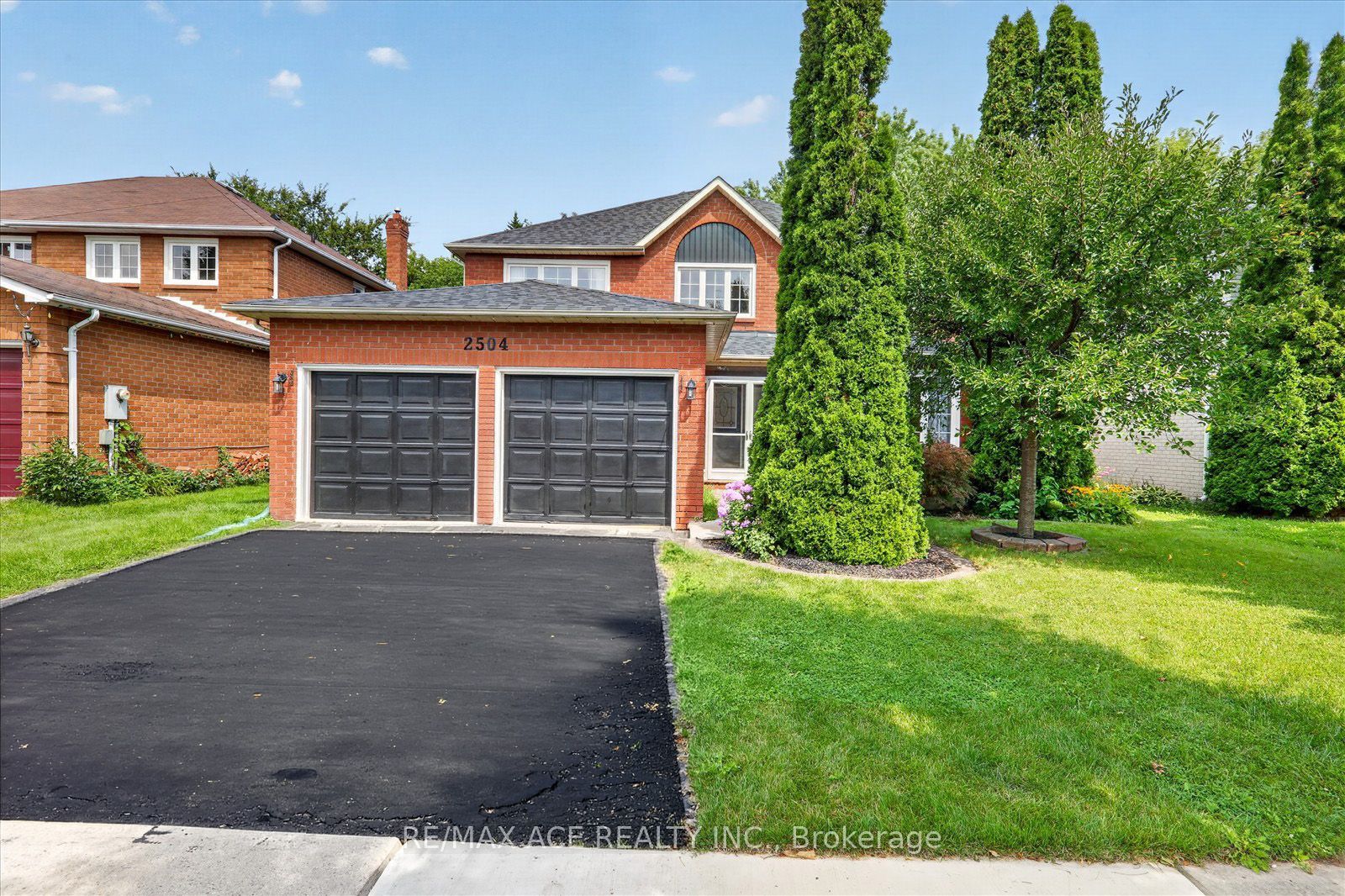 2504 Linwood Street, Pickering, ON L1X 2P6 photo 2