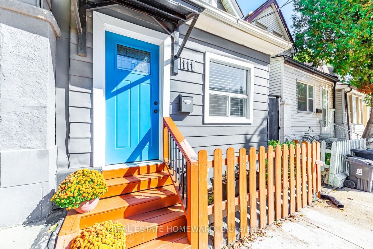 111 Jones Avenue, Toronto, ON M4M 2Z7 photo 2
