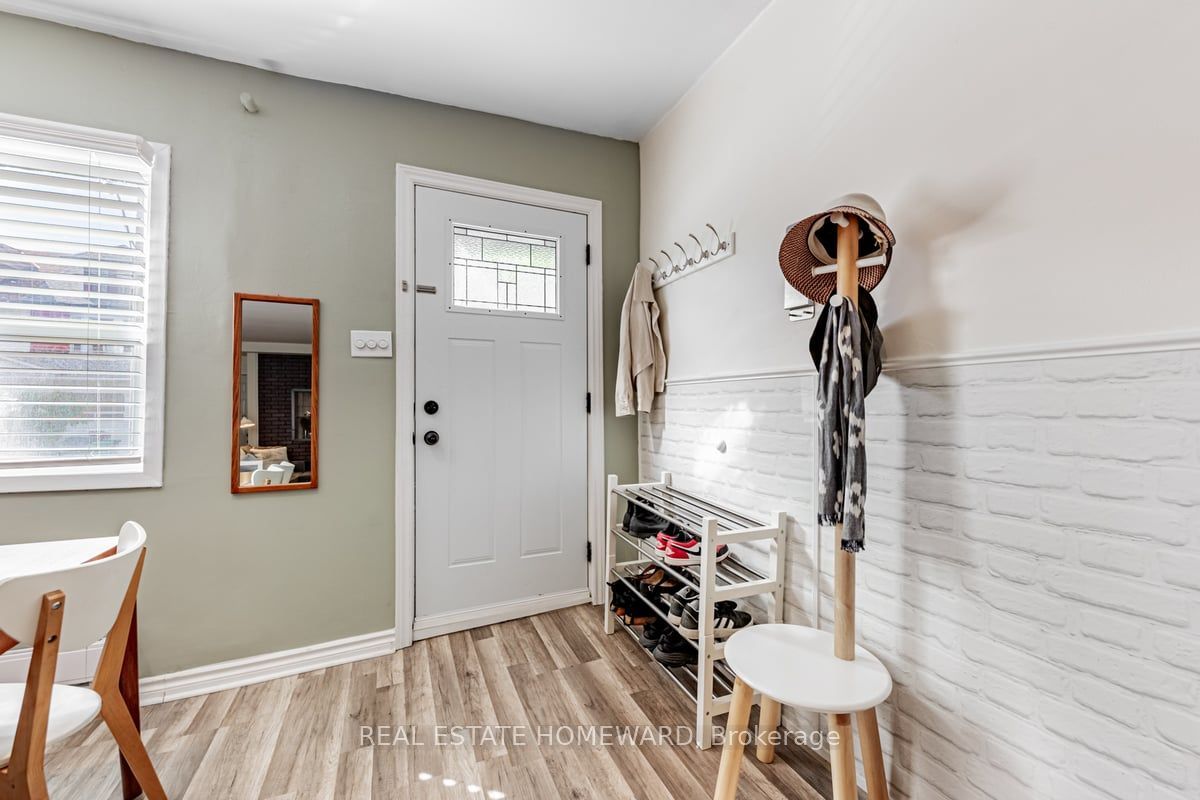 111 Jones Avenue, Toronto, ON M4M 2Z7 photo 3