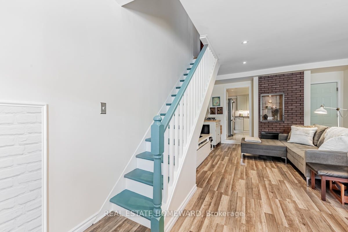 111 Jones Avenue, Toronto, ON M4M 2Z7 photo 4