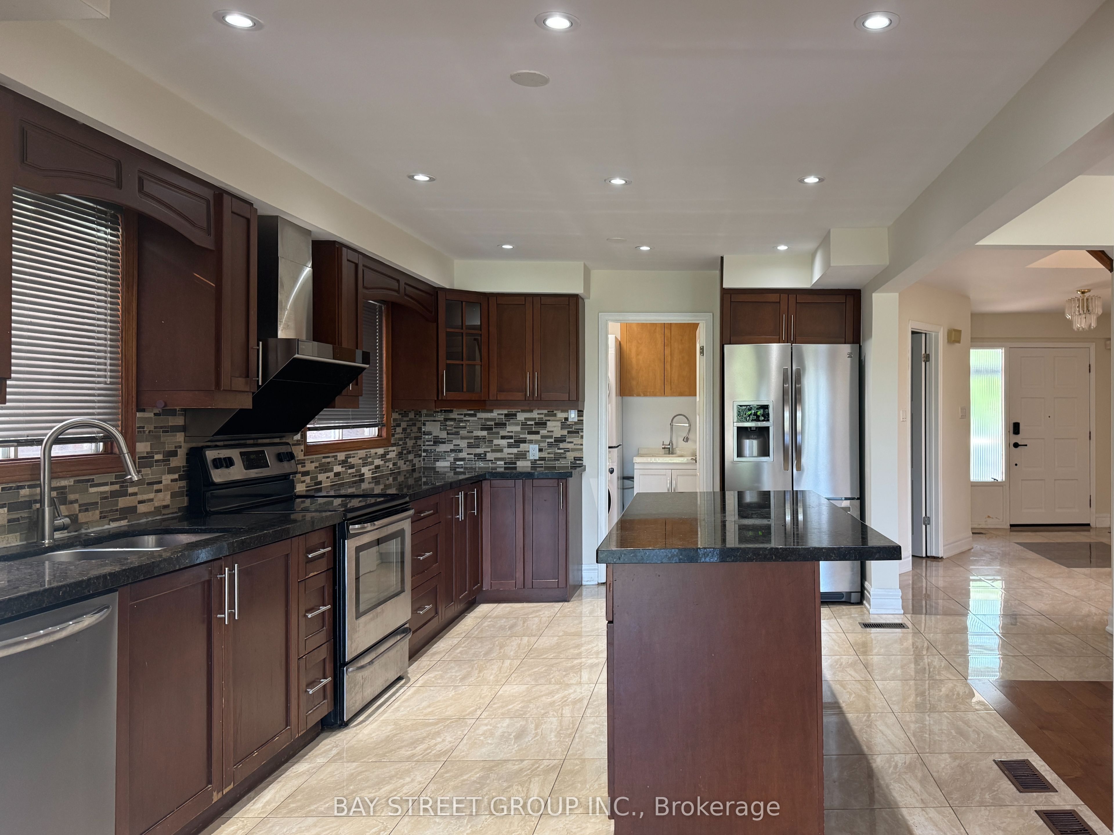 32 Perthshire Street, Toronto, ON M1V 3A9 photo 2