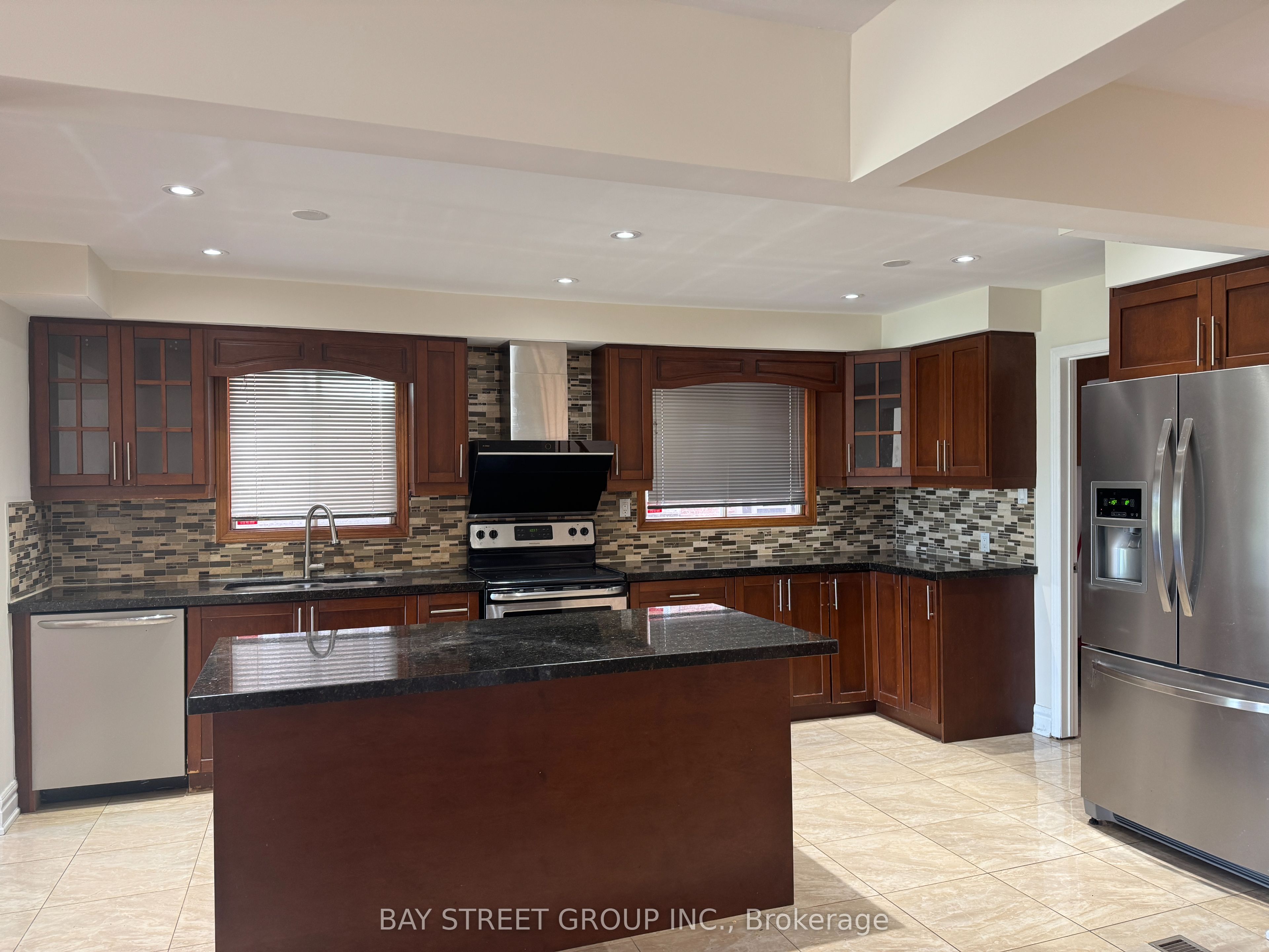 32 Perthshire Street, Toronto, ON M1V 3A9 photo 3