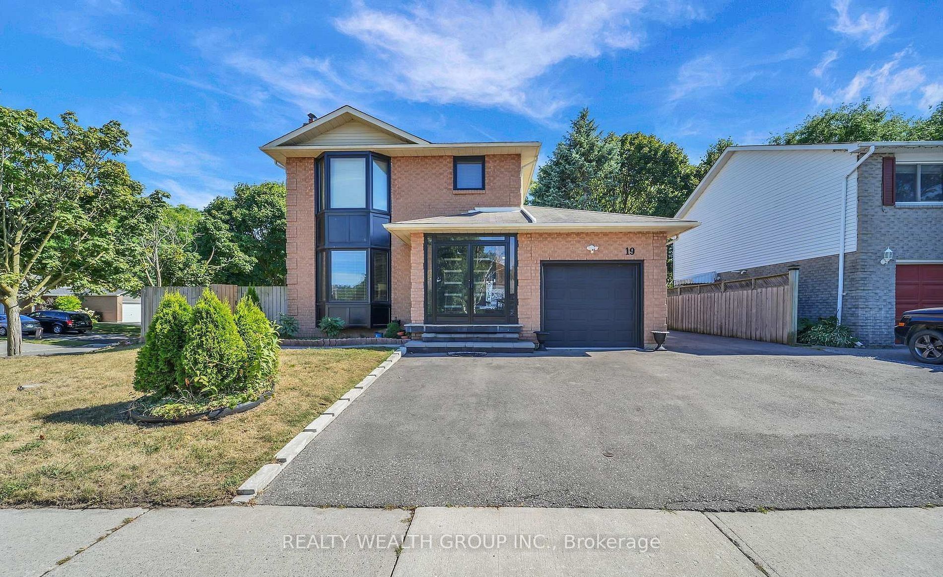 19 Glenabbey Drive, Clarington, ON L1E 1C1