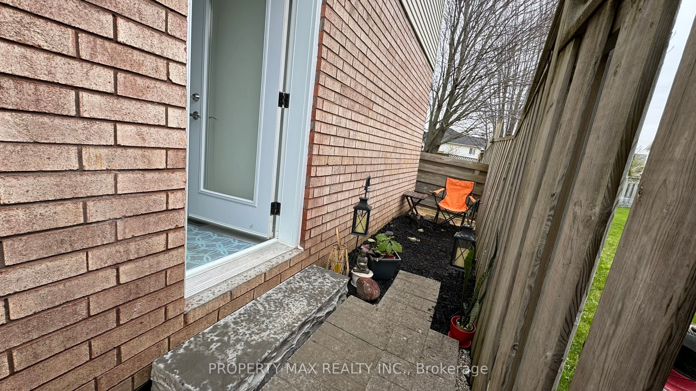 30 Glenabbey Drive Bsmt, Clarington, ON L1E 1B8 photo 2