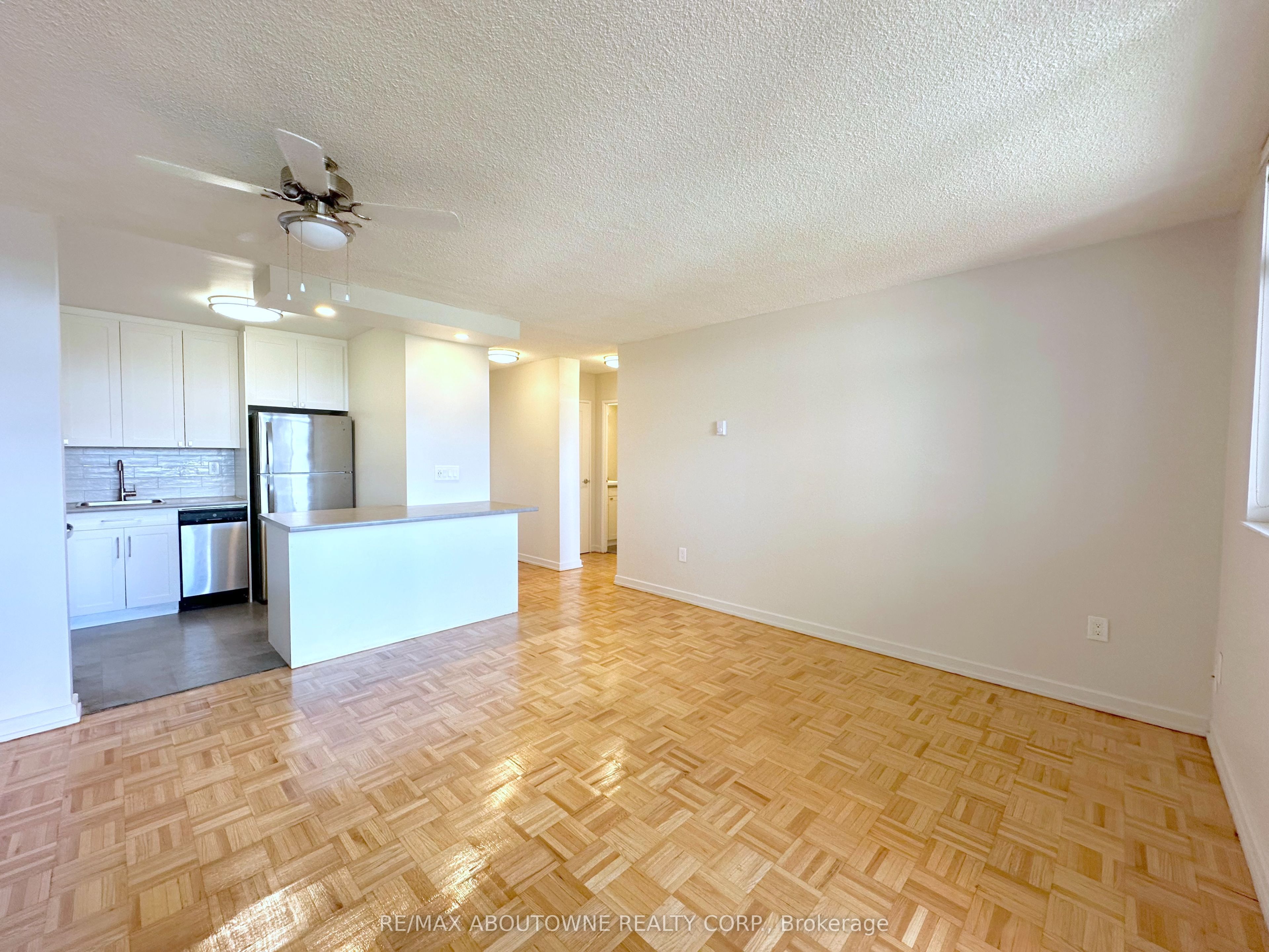 30 Denton Avenue 519, Toronto, ON M1L 4P2 photo 2