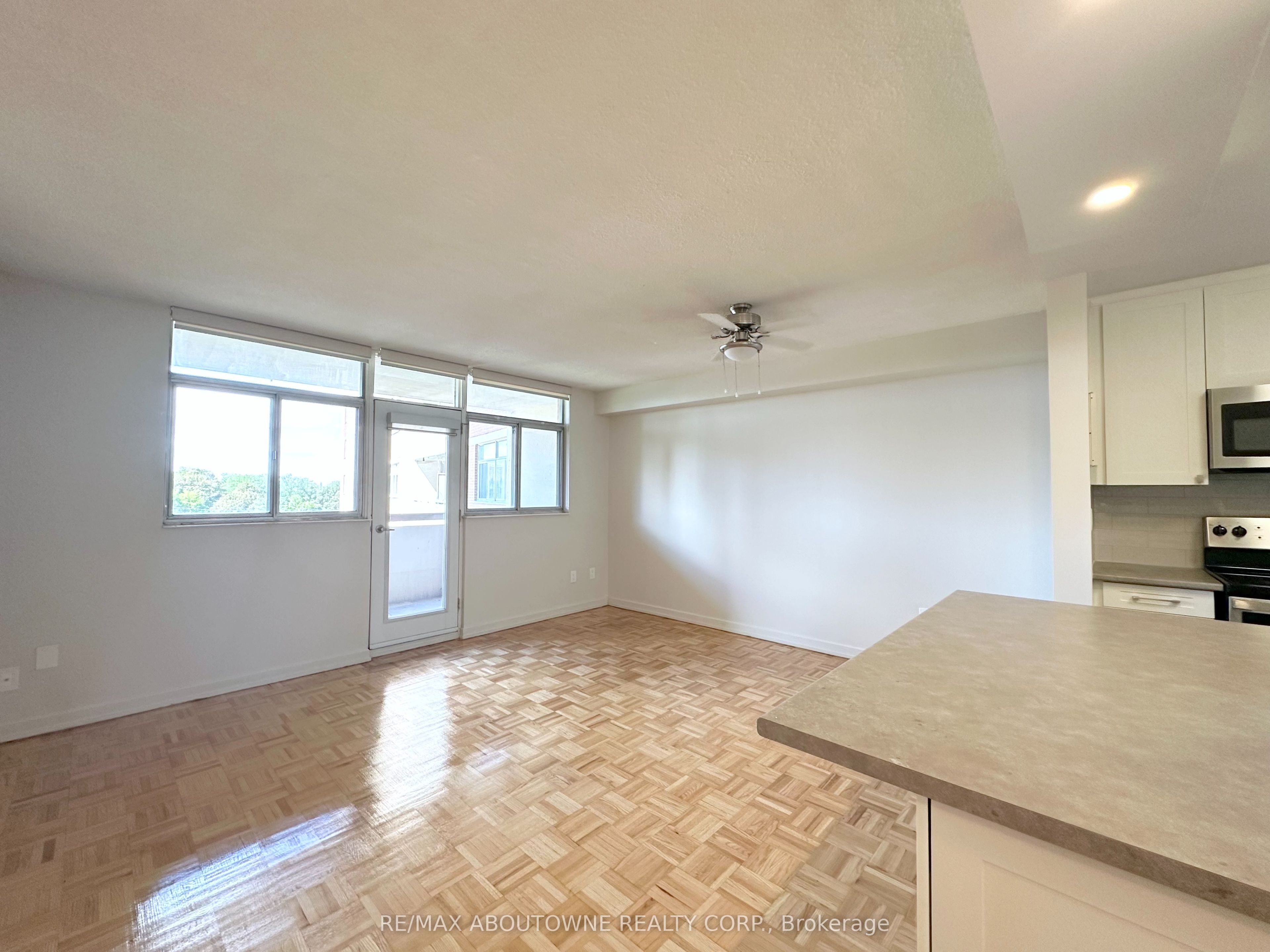 30 Denton Avenue 519, Toronto, ON M1L 4P2 photo 4