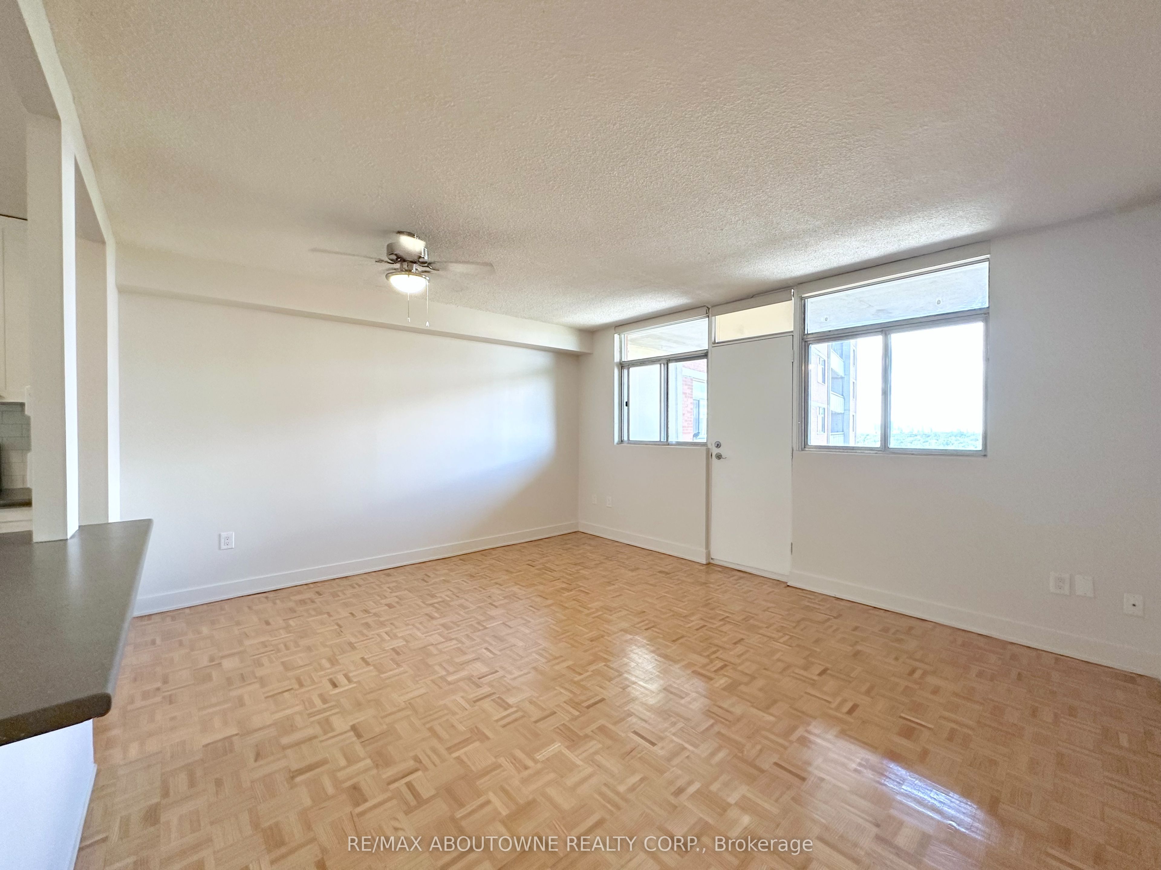 30 Denton Avenue 1602, Toronto, ON M1L 4P2 photo 2