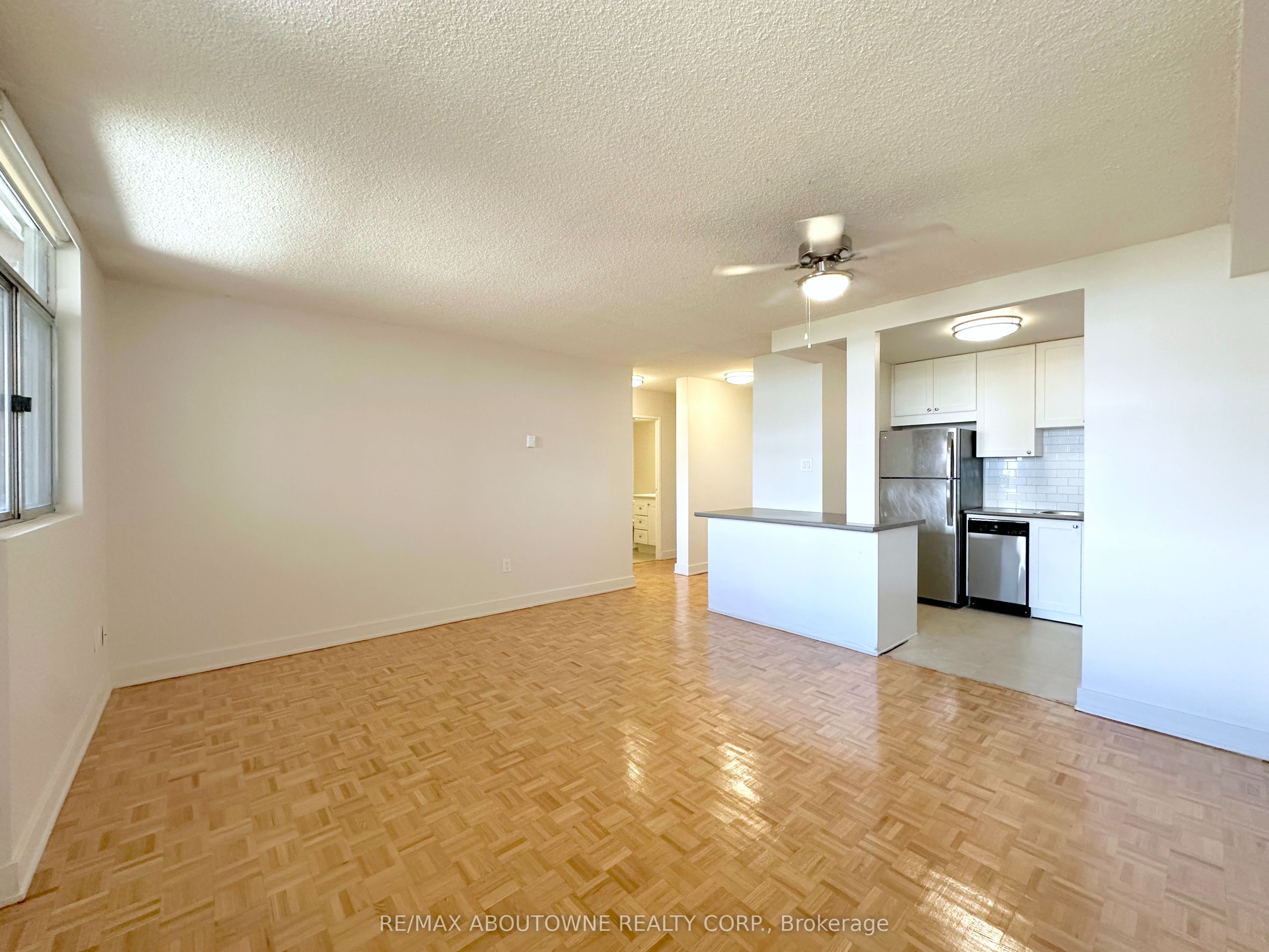 30 Denton Avenue 1602, Toronto, ON M1L 4P2 photo 3