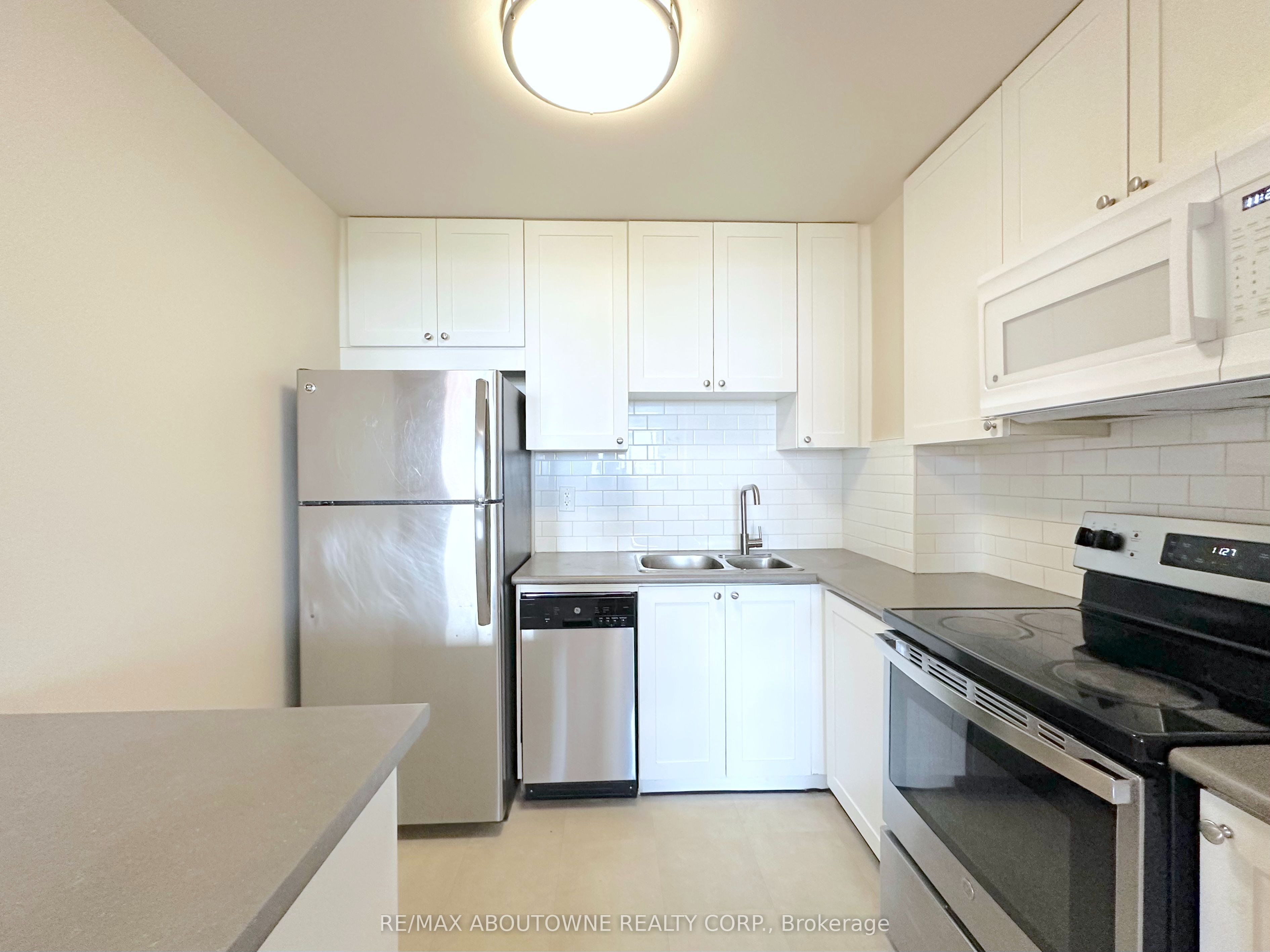 30 Denton Avenue 1602, Toronto, ON M1L 4P2 photo 4