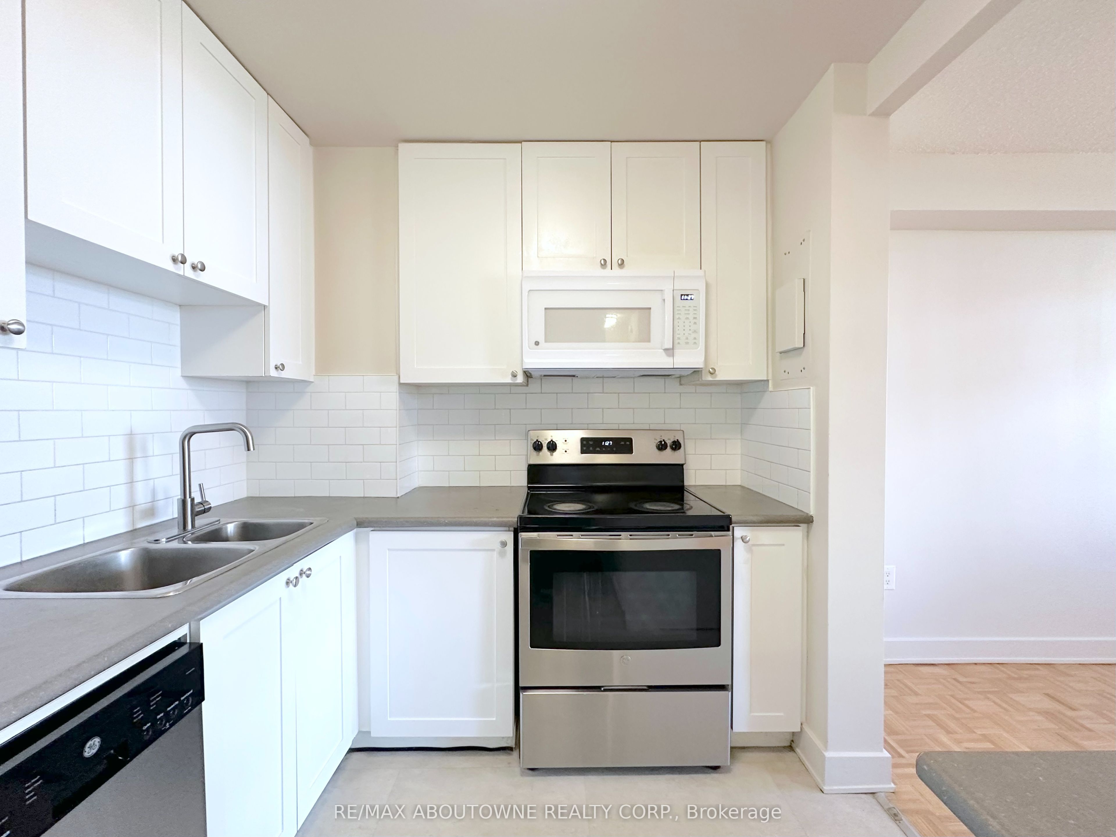 30 Denton Avenue 1602, Toronto, ON M1L 4P2 photo 5