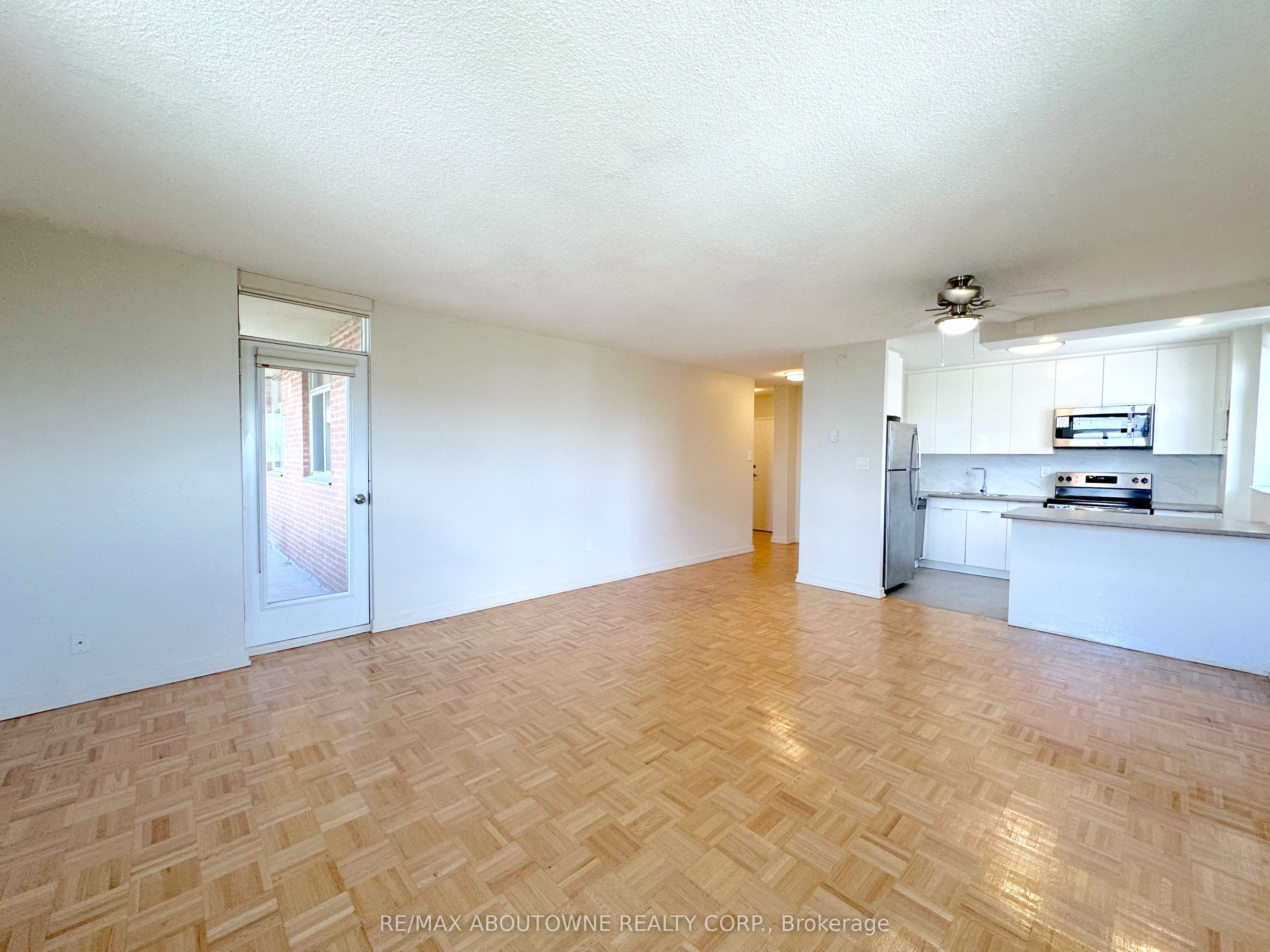 30 Denton Avenue 925, Toronto, ON M1L 4P2 photo 2