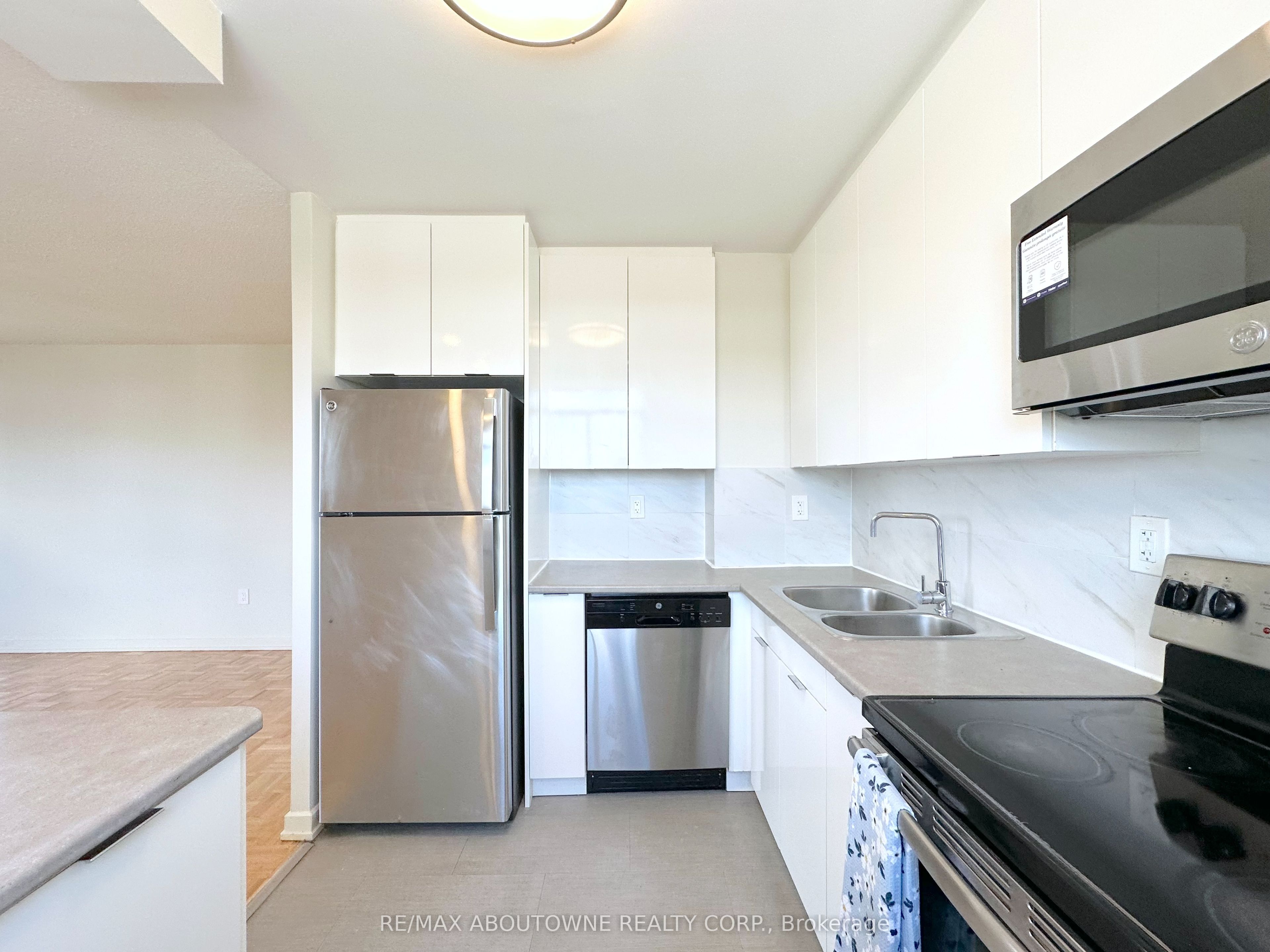 30 Denton Avenue 925, Toronto, ON M1L 4P2 photo 4