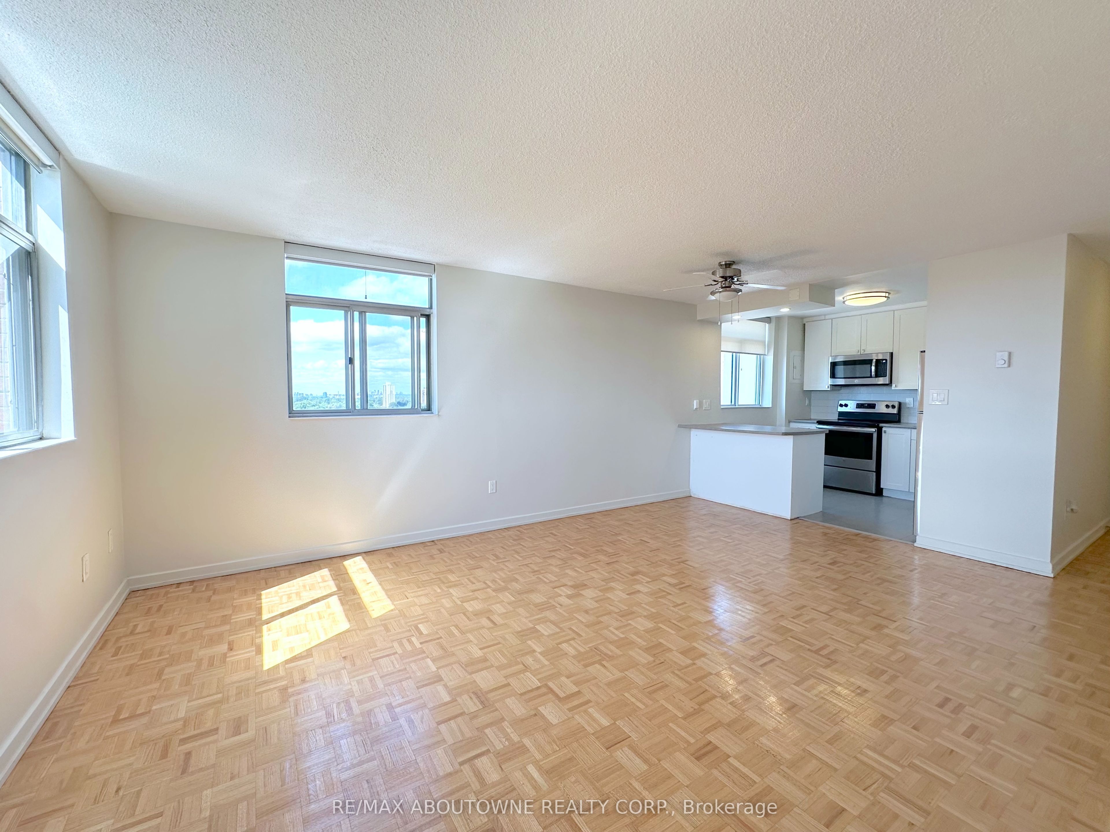 30 Denton Avenue 1524, Toronto, ON M1L 4P2 photo 2