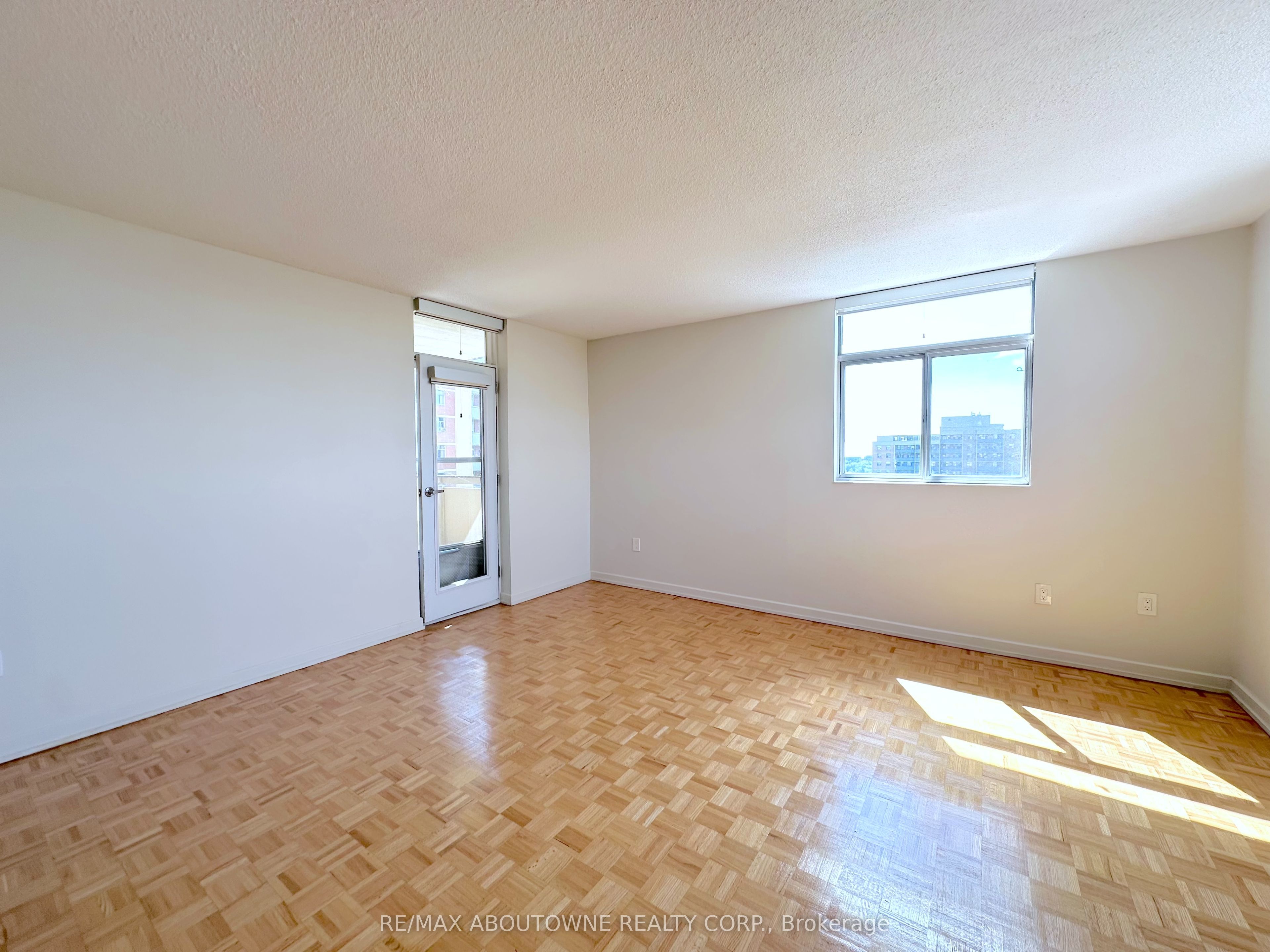 30 Denton Avenue 1524, Toronto, ON M1L 4P2 photo 3