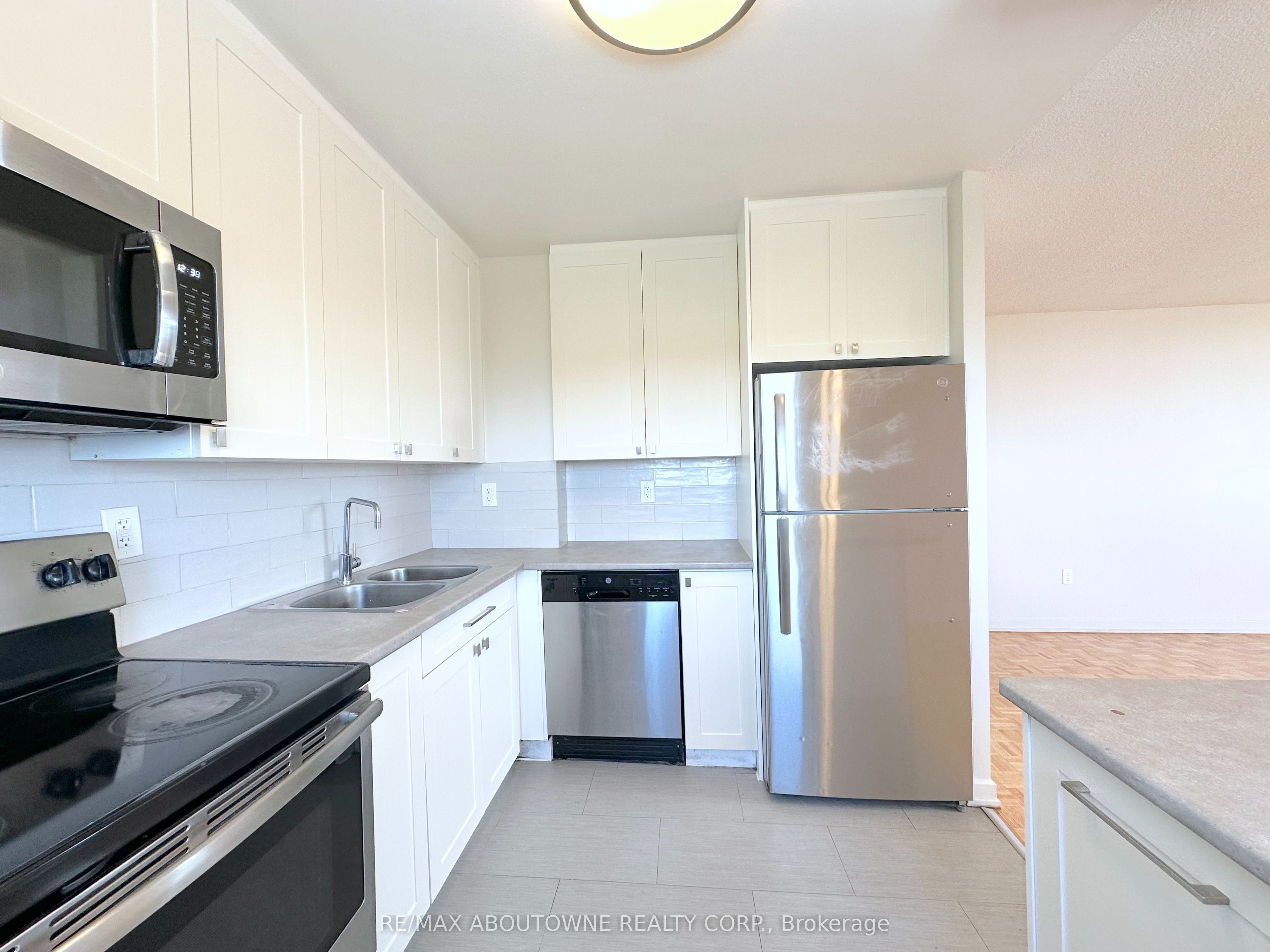 30 Denton Avenue 1524, Toronto, ON M1L 4P2 photo 4