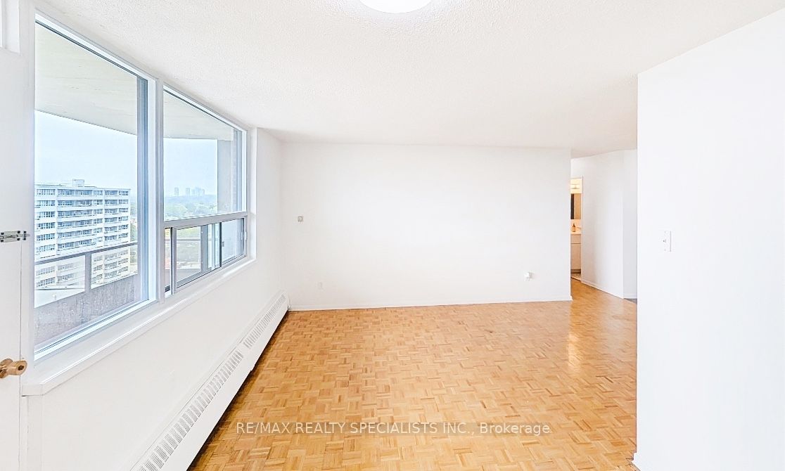 180 Markham Road 1201, Toronto, ON M1M 2Z9 photo 2