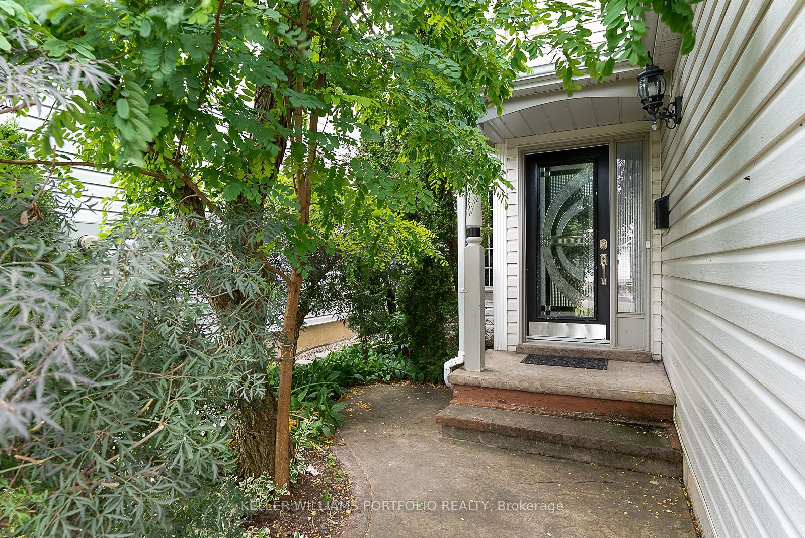 1023 Roseheath Street, Oshawa, ON L1K 2P9 photo 3