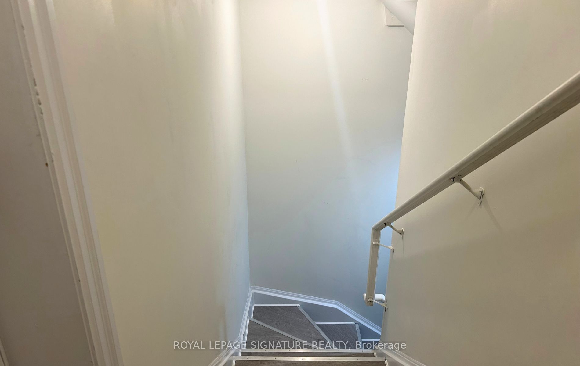 214 Flood Avenue Bsmt, Clarington, ON L1B 0W6 photo 3