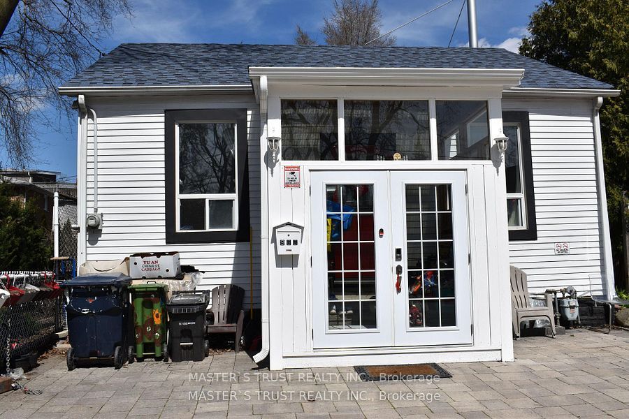 966 Dundas Street E, Toronto, ON M4M 1R5
