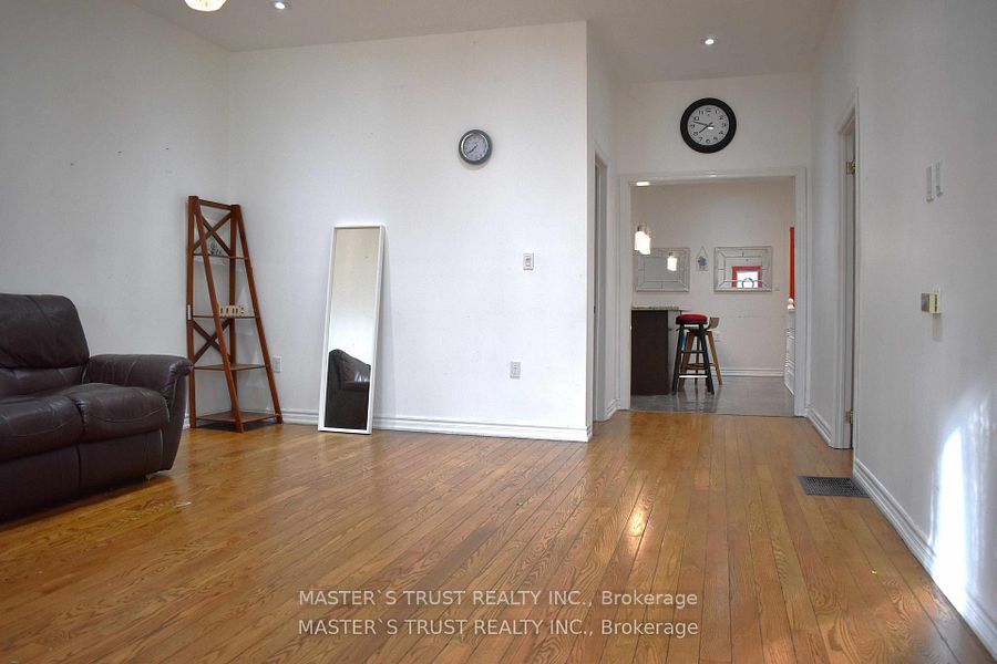 966 Dundas Street E, Toronto, ON M4M 1R5 photo 3