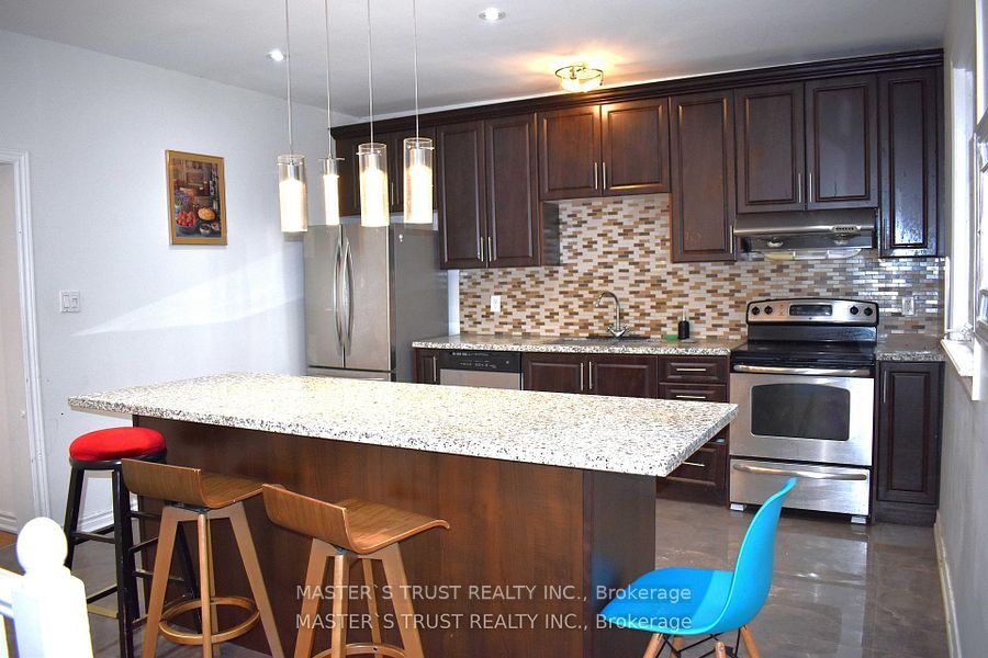 966 Dundas Street E, Toronto, ON M4M 1R5 photo 4