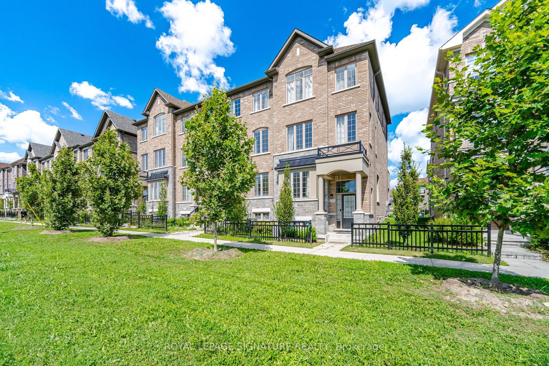 3 Kingfisher Way, Whitby, ON L1P 0K3 photo 2