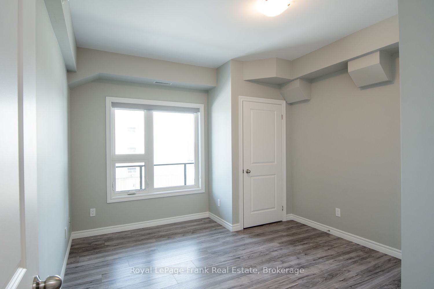 143 Bloor Street W 302, Oshawa, ON L1J 1P5 photo 5