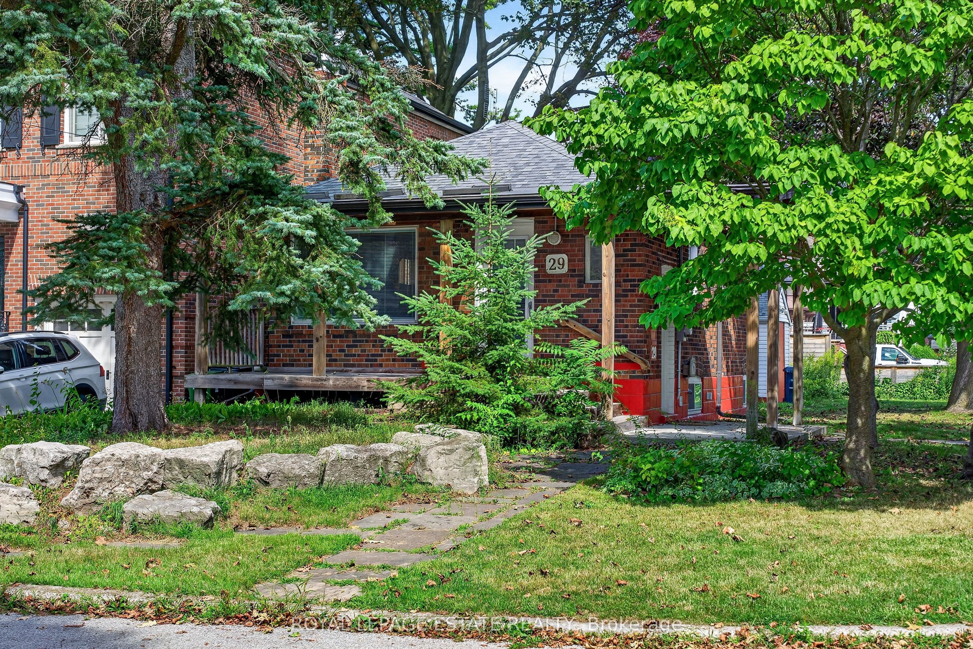 29 Red Deer Avenue, Toronto, ON M1N 2Z1 photo 3