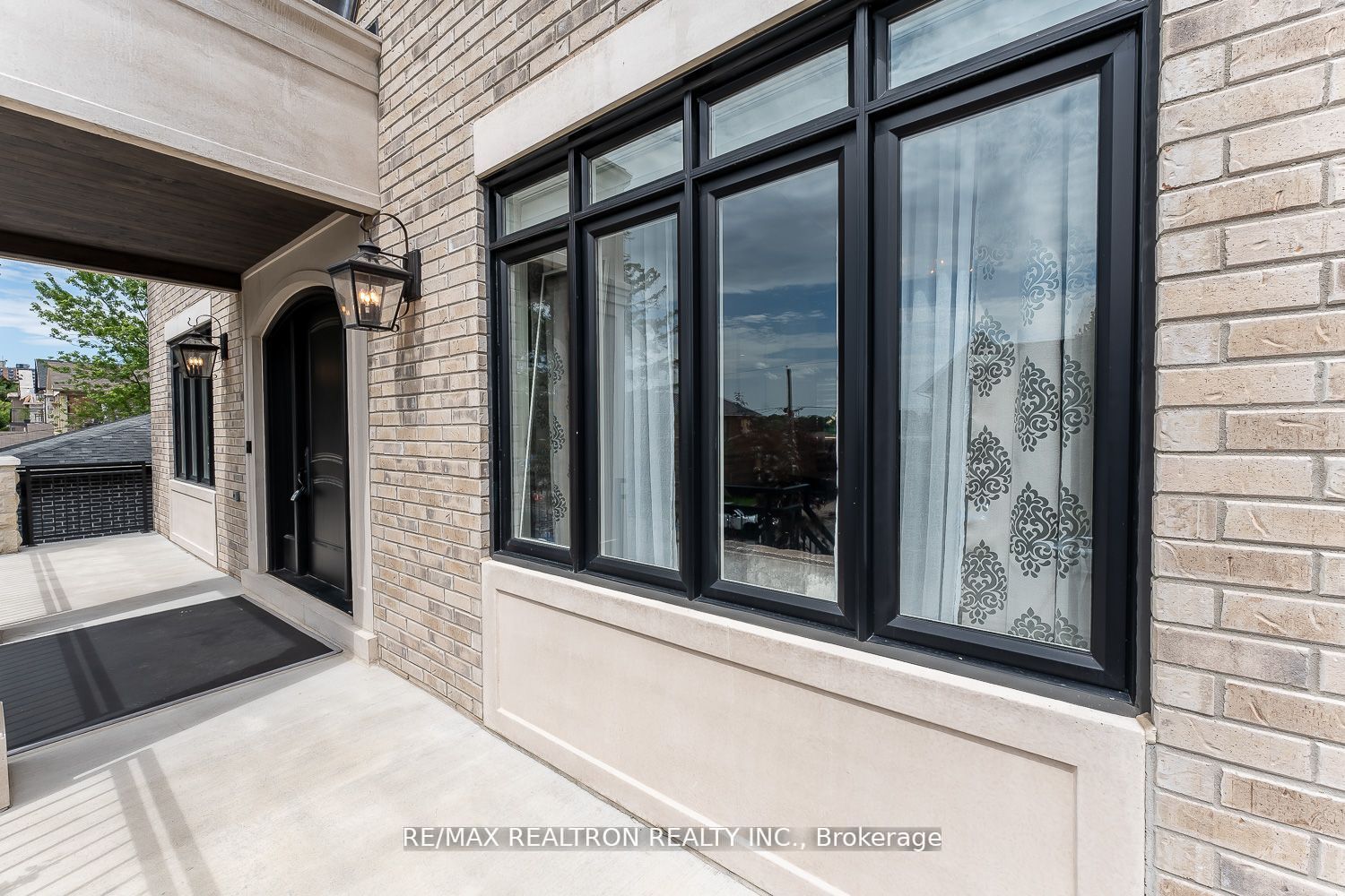 809 Fairview Avenue, Pickering, ON L1W 1M7 photo 4