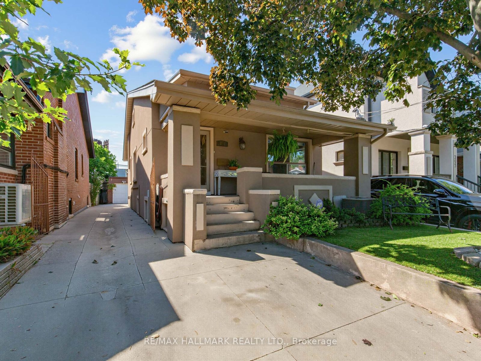 297 Strathmore Boulevard, Toronto, ON M4J 1P9 photo 2