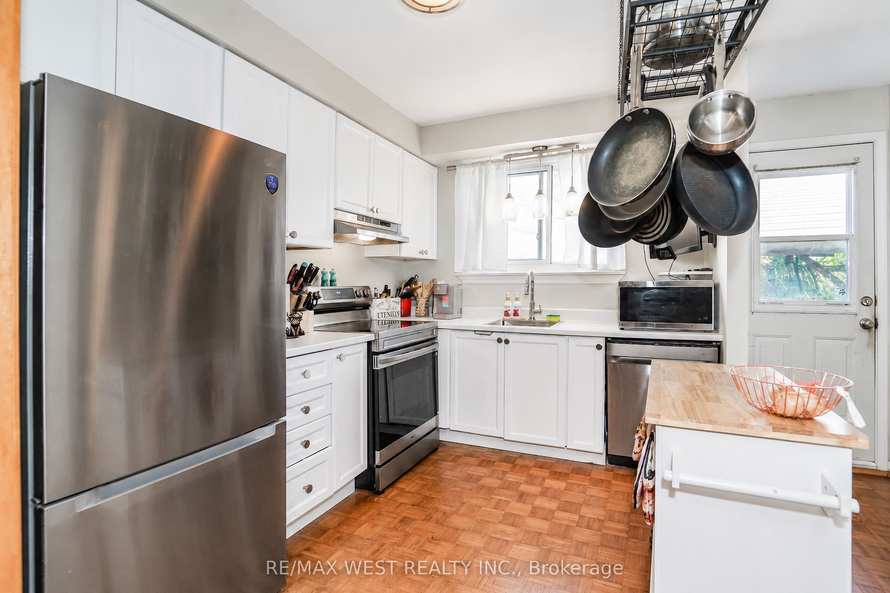1105 Valley Court, Oshawa, ON L1J 3M4 photo 5