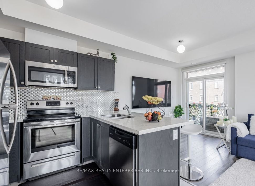 1725 Adirondack Chase 101, Pickering, ON L1X 0E5 photo 5