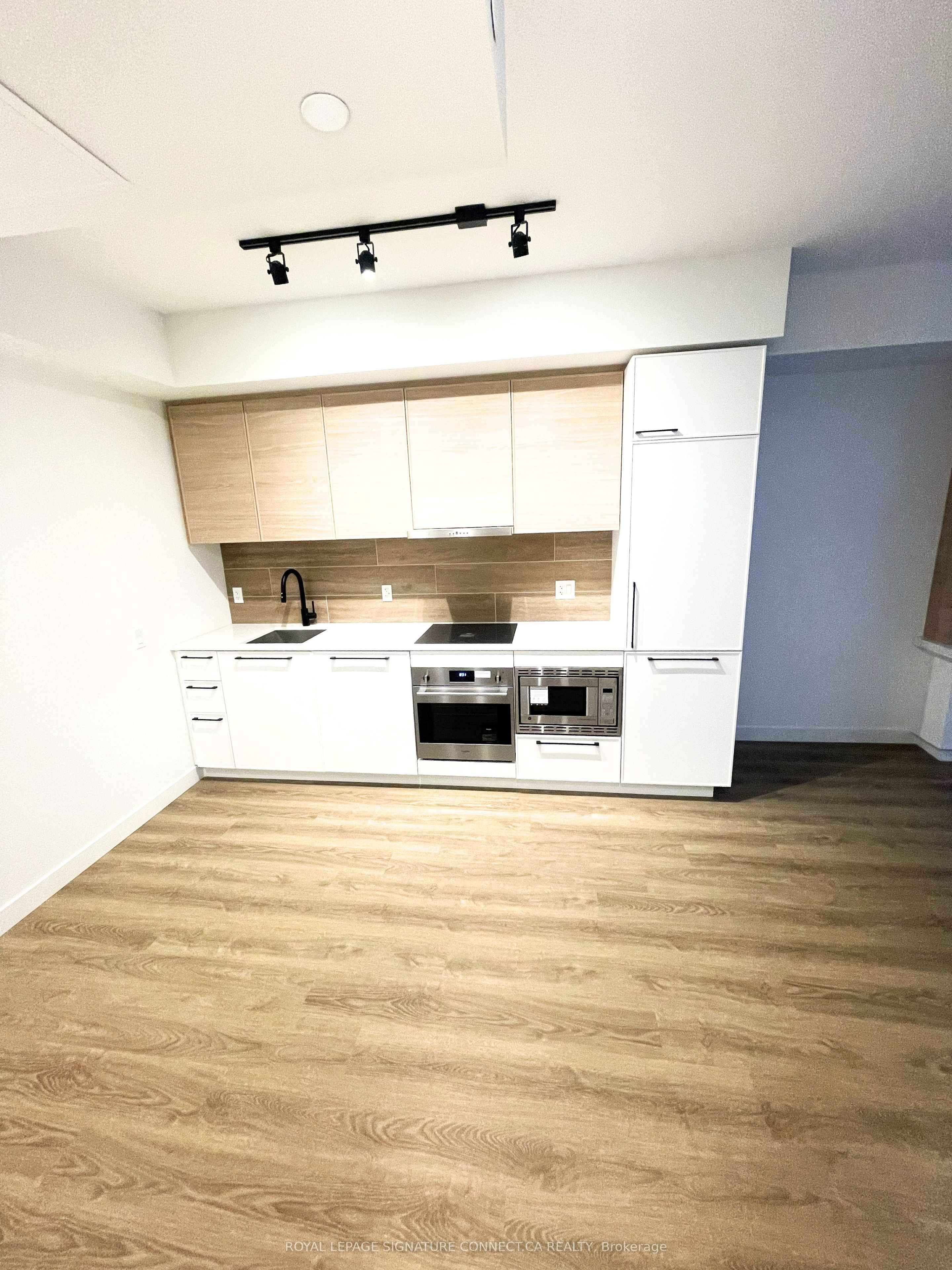 1050 Eastern Avenue 627, Toronto, ON M4L 0B7 photo 3