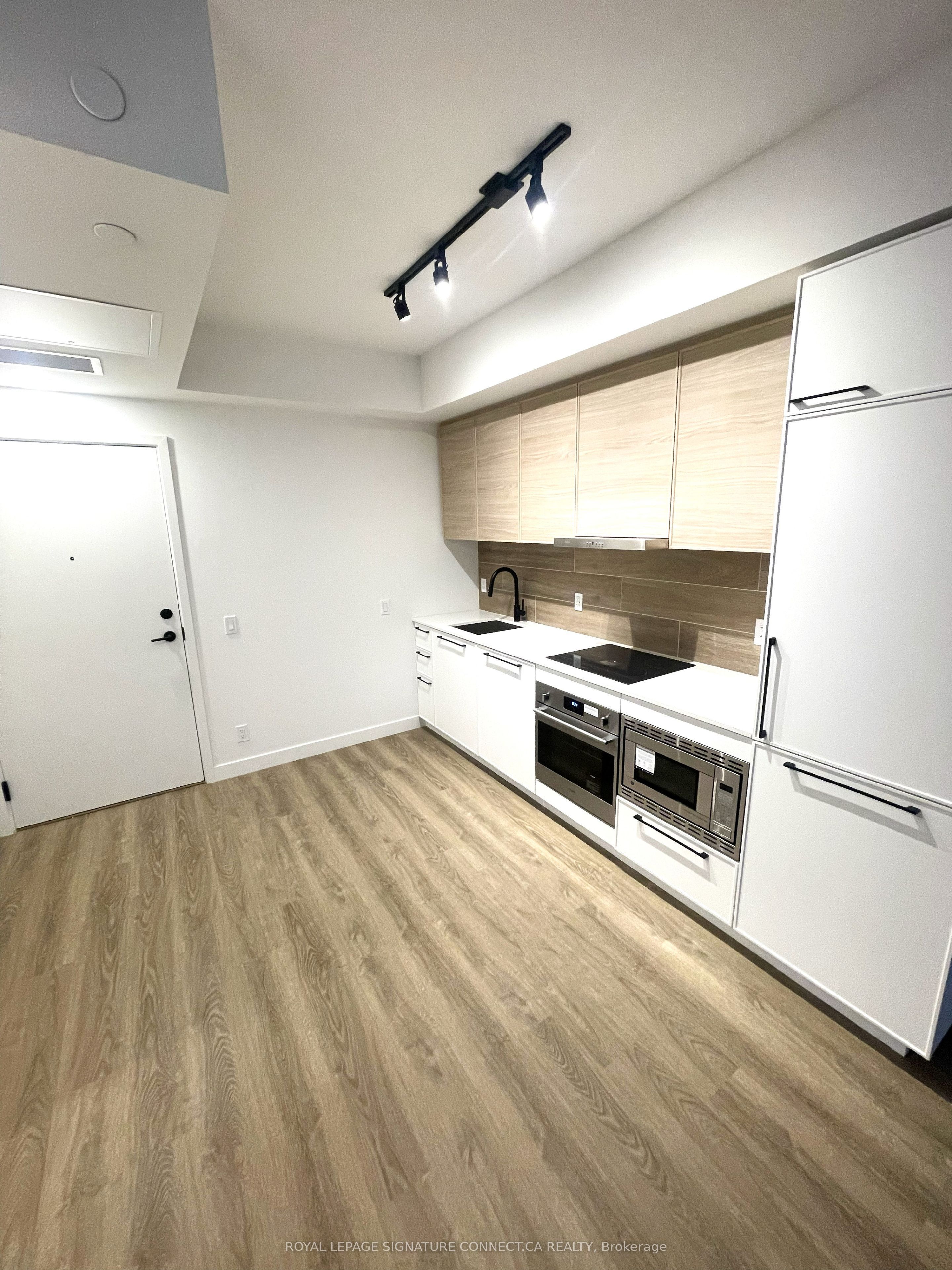 1050 Eastern Avenue 627, Toronto, ON M4L 0B7 photo 4