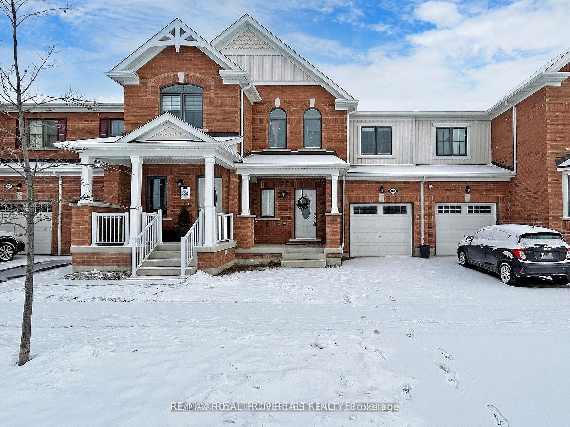 103 Westfield Drive, Whitby, ON L1P 0E9 photo 2
