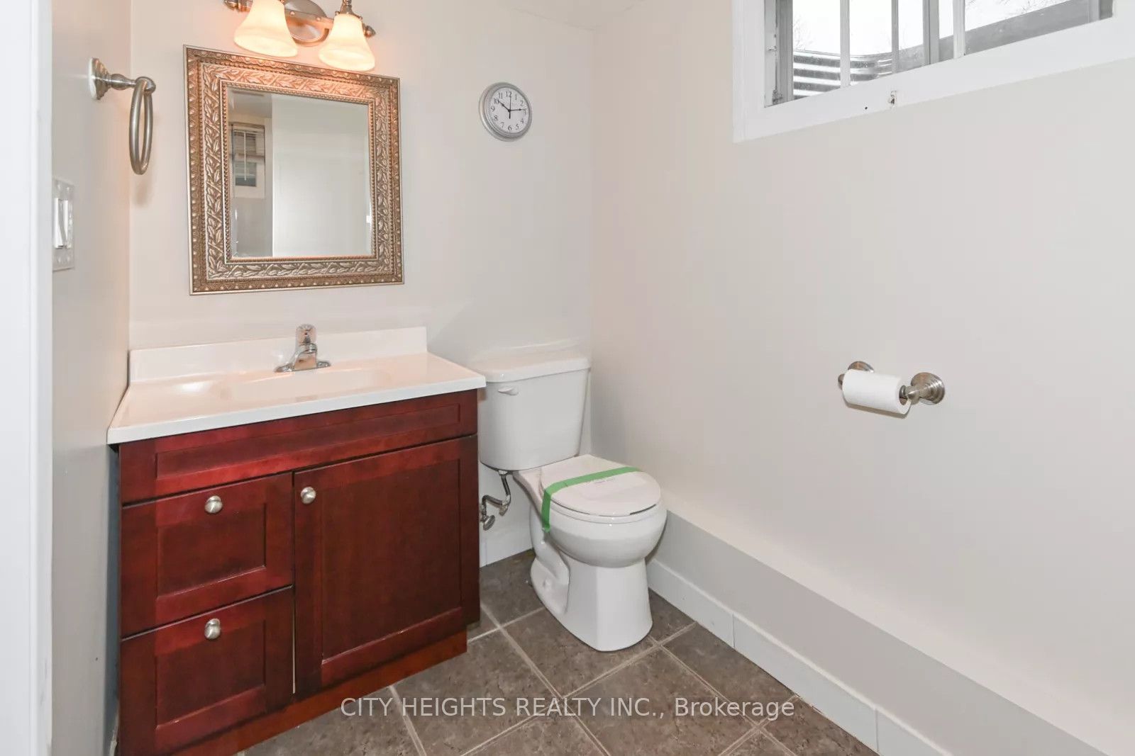 936 Somerville Street Basement, Oshawa, ON L1G 4J7 photo 3