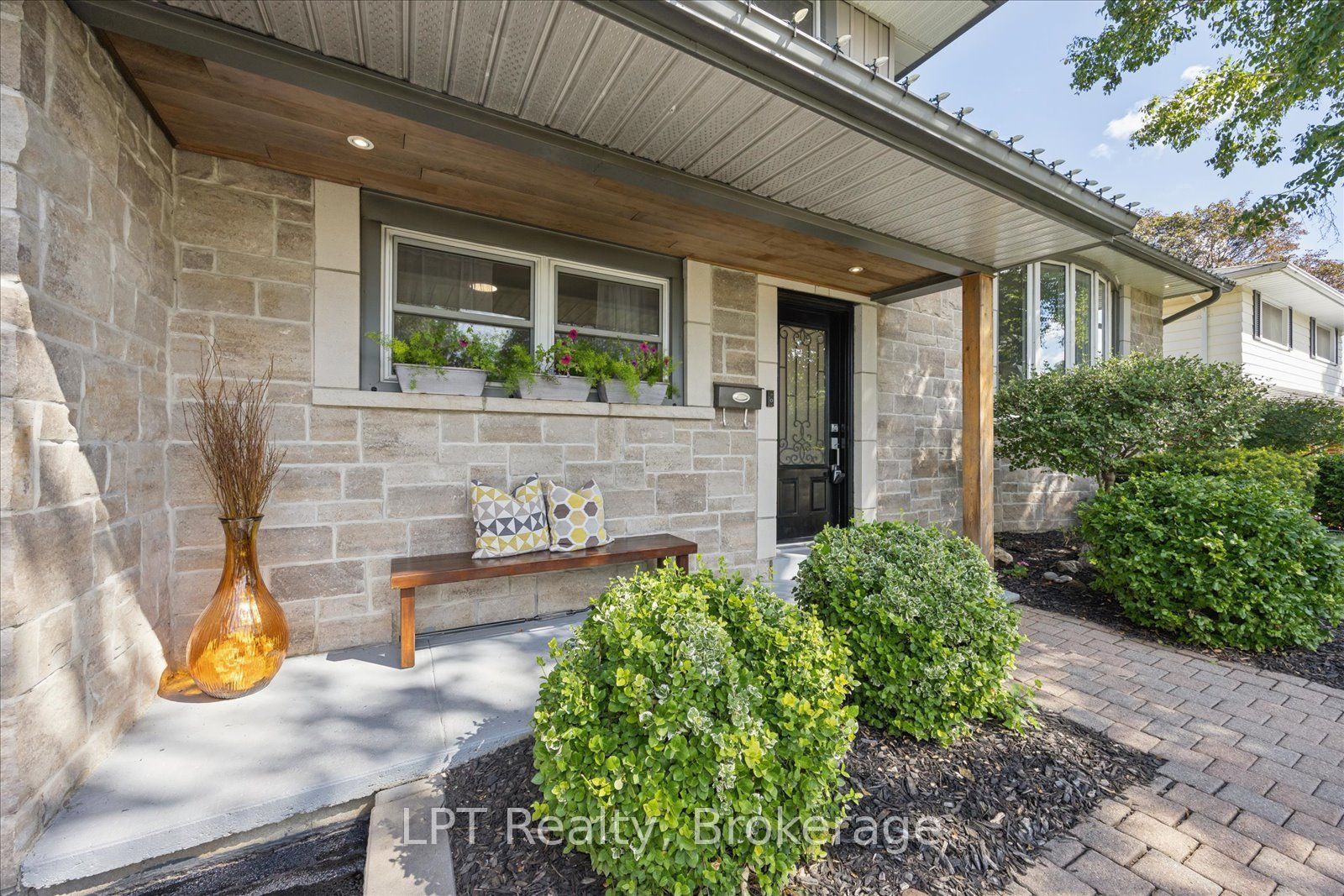 406 Glenmar Avenue, Oshawa, ON L1J 3J8 photo 4