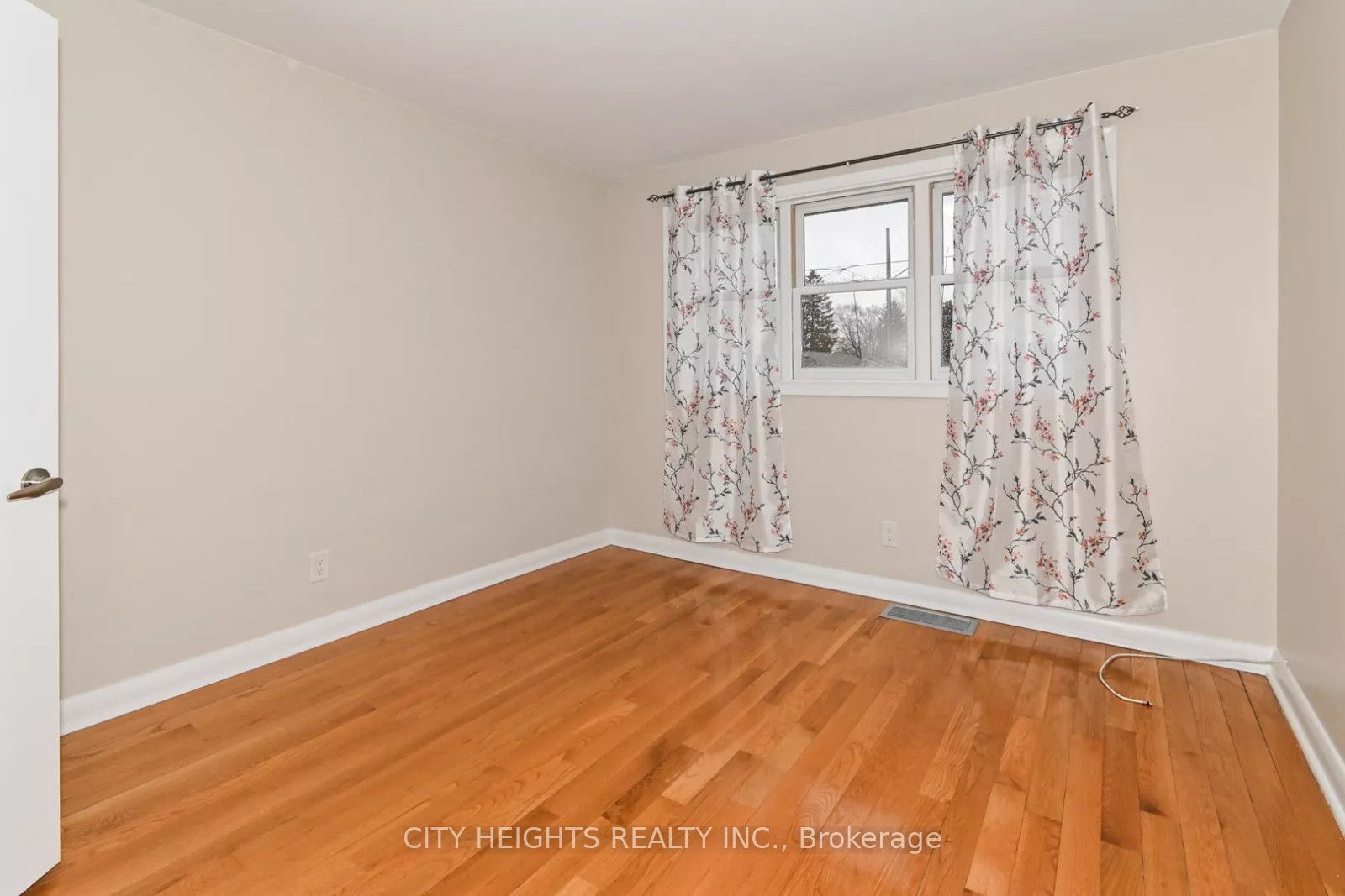 936 Somerville Street Main, Oshawa, ON L1G 4J7 photo 3