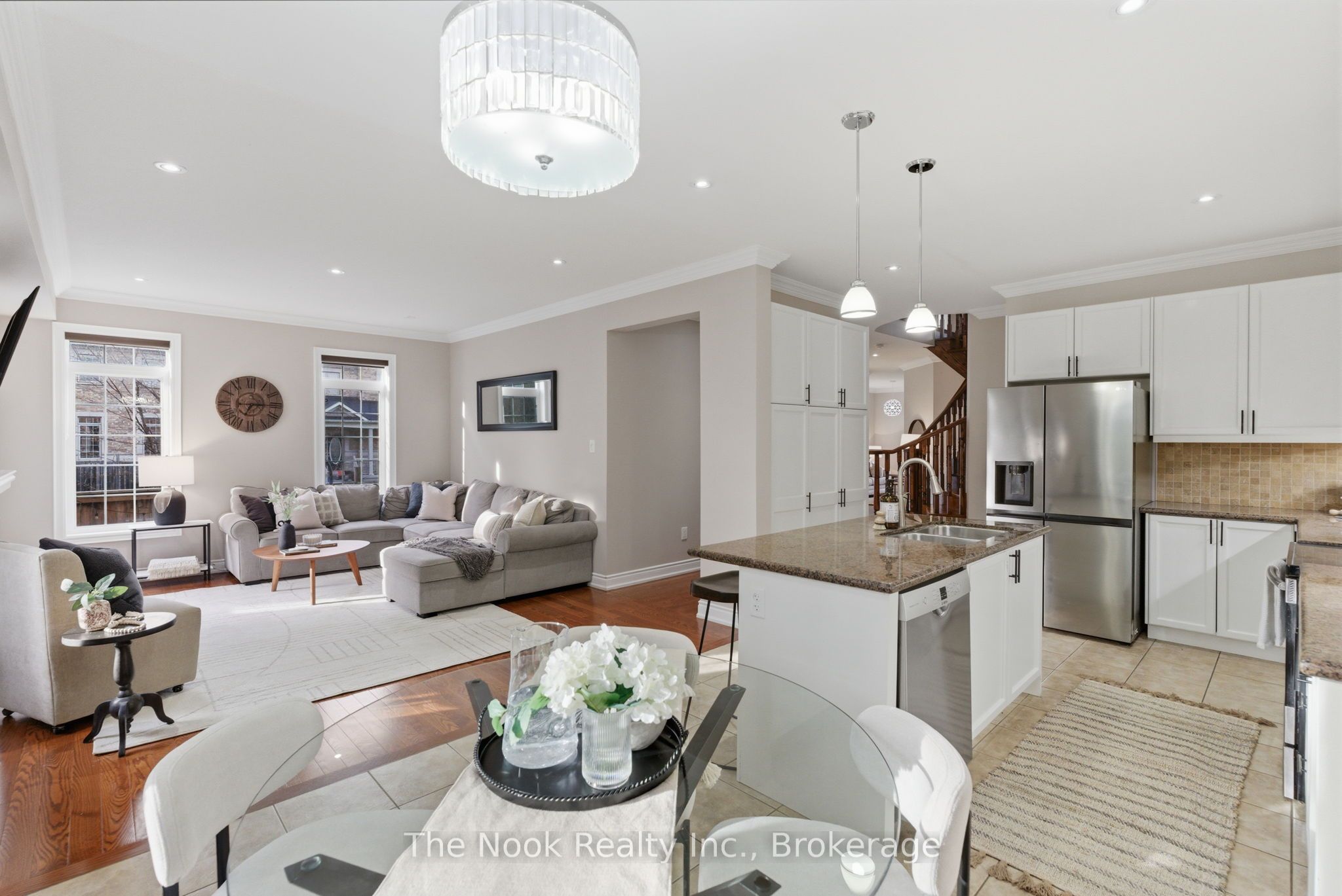 1 Wilbert Hoar Court, Clarington, ON L1E 0B2 photo 2