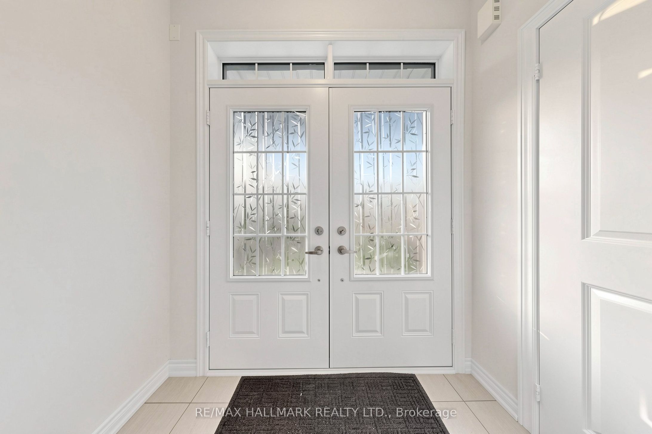 19 conarty Crescent, Whitby, ON L1P 0L4 photo 4