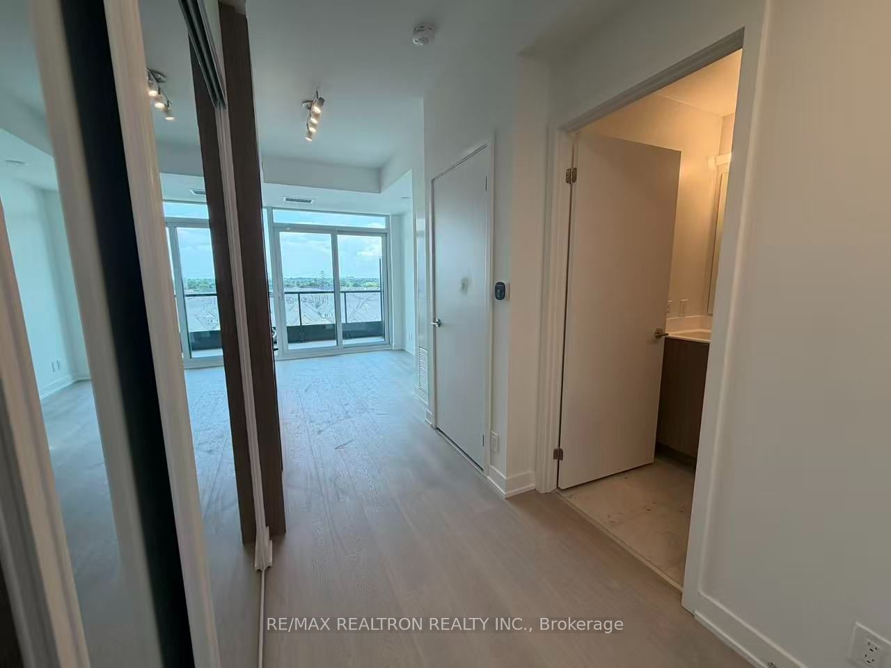 20 deans Drive 720, Toronto, ON M1L 0J7 photo 2