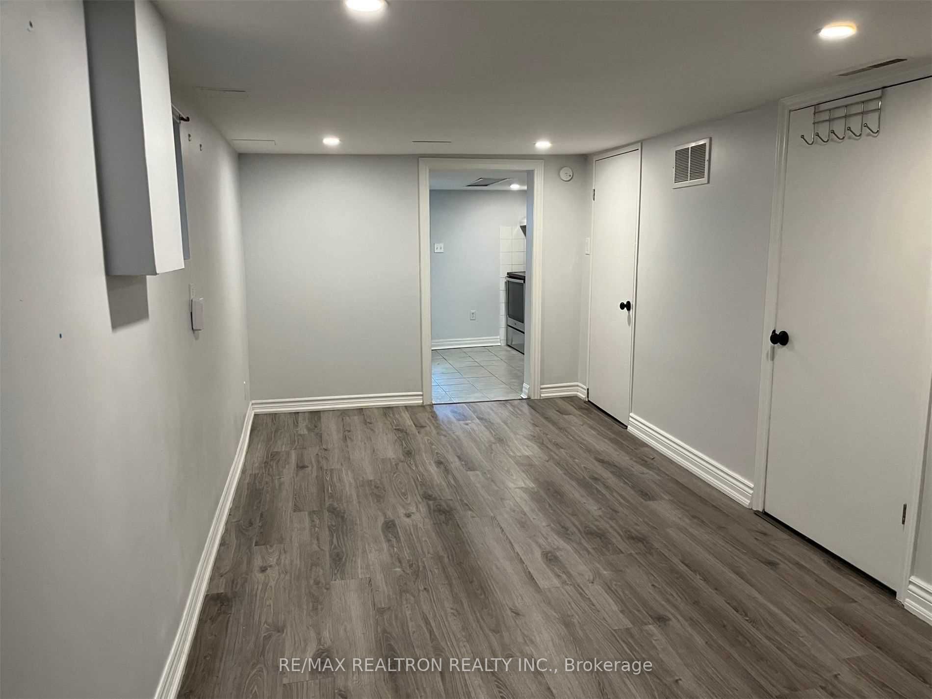 372 Rhodes Avenue, Toronto, ON M4L 3A5 photo 4
