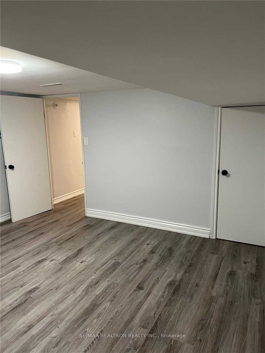 372 Rhodes Avenue, Toronto, ON M4L 3A5 photo 5
