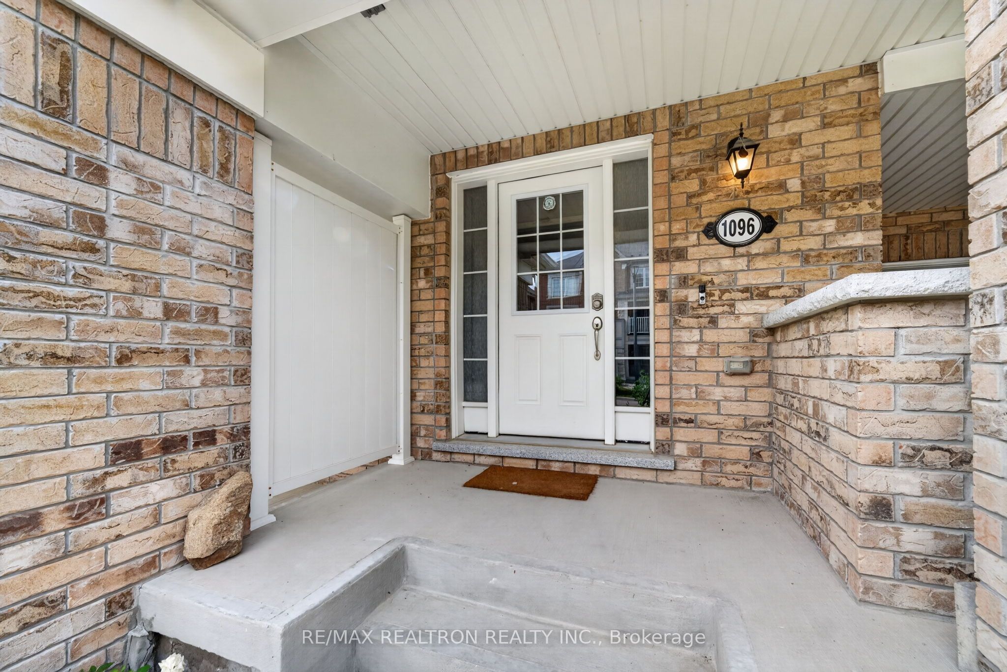 1096 Silk Street, Pickering, ON L1X 0E8 photo 3