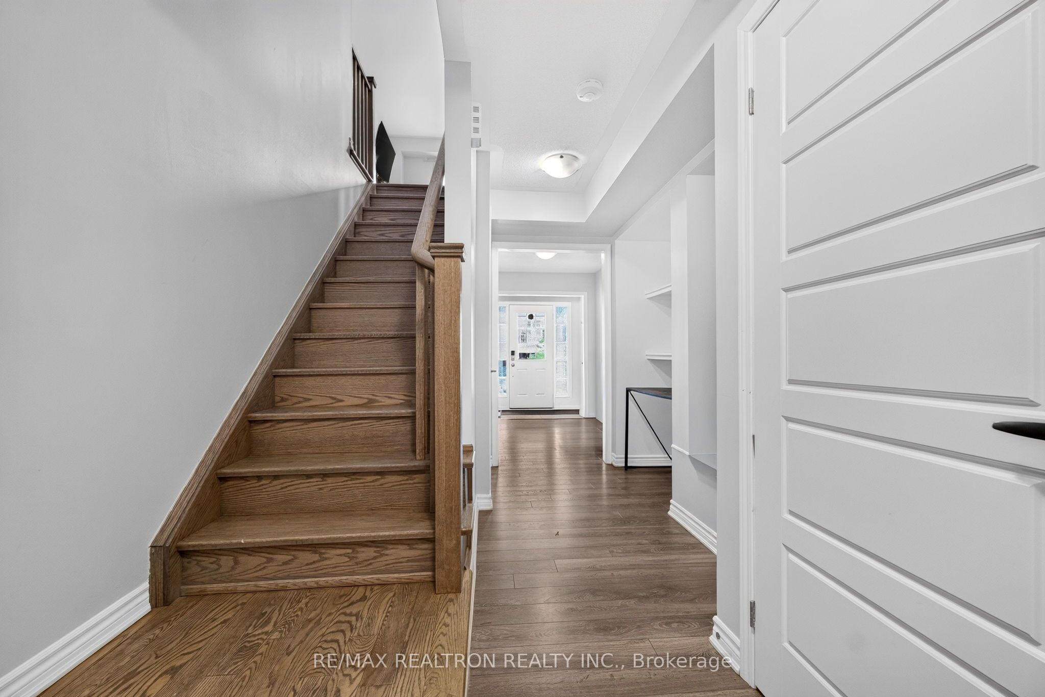 1096 Silk Street, Pickering, ON L1X 0E8 photo 5