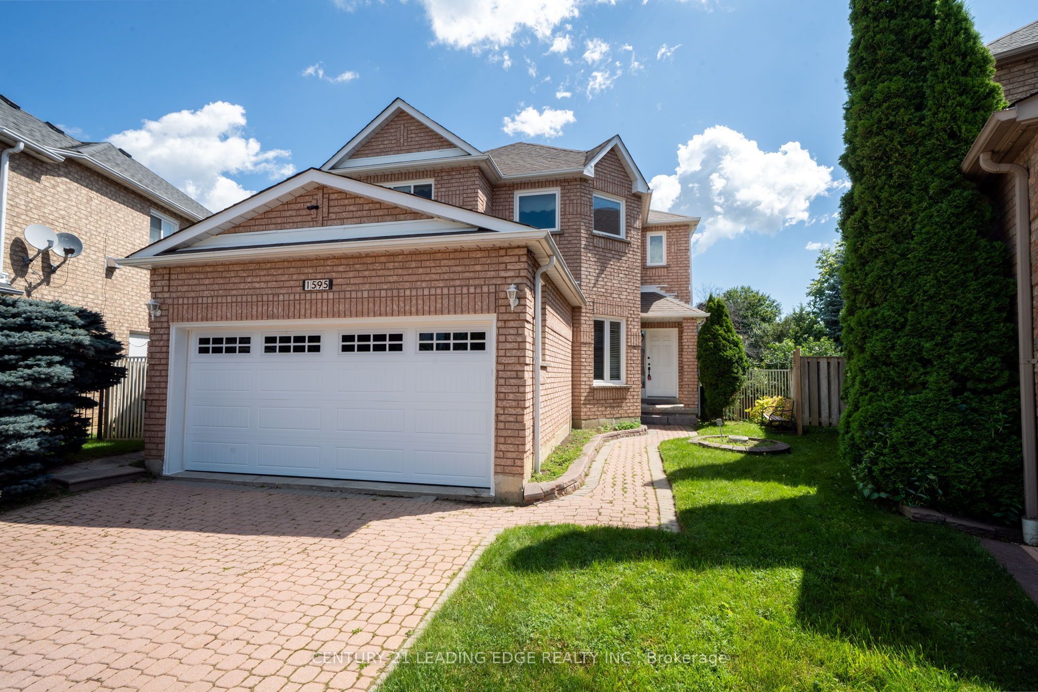 1595 Deerhurst Court, Pickering, ON L1V 6Y7 photo 2